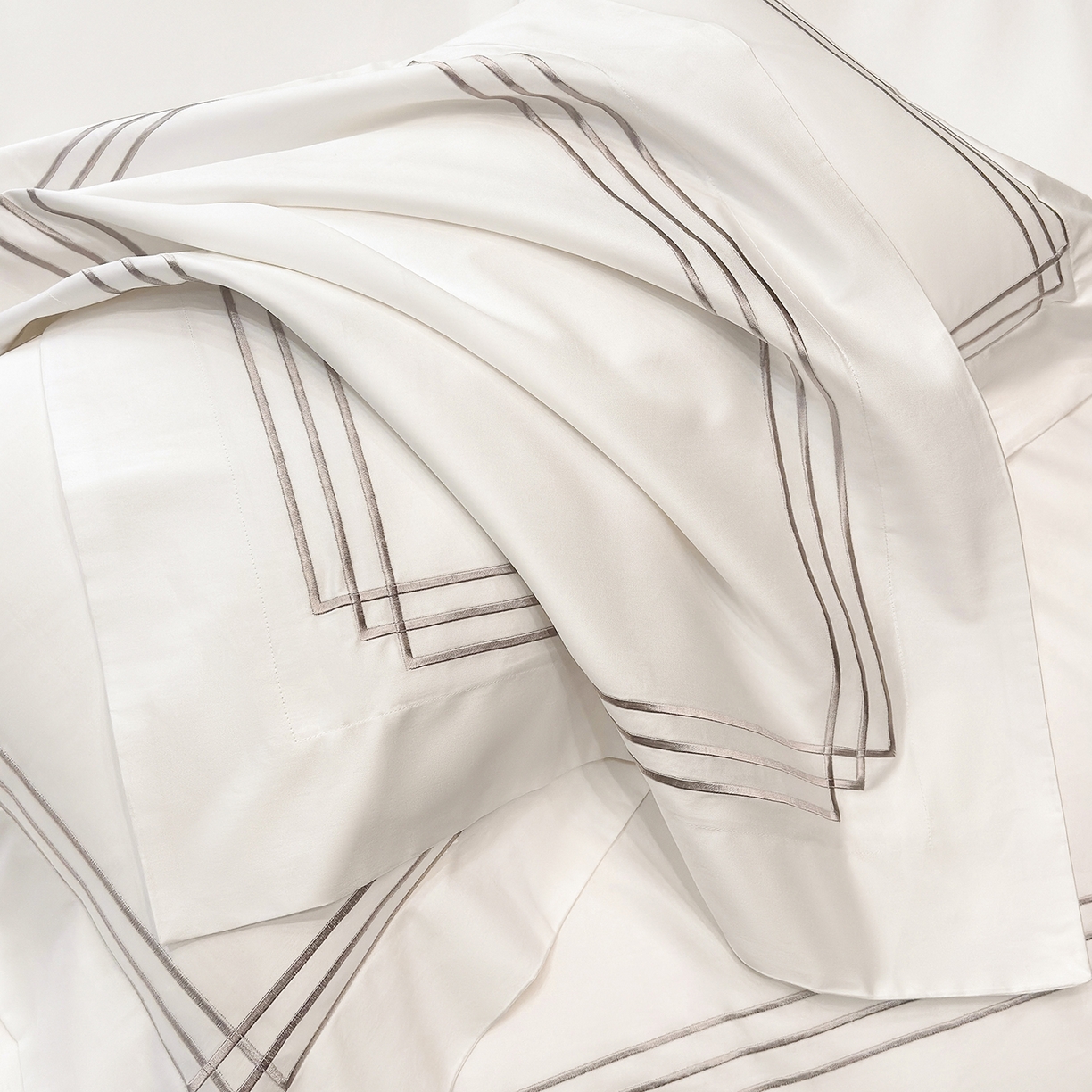 91家纺网 家纺一手货源 找家纺 星蕴家纺 2026新款贡缎长绒棉纯棉四件套-简爱 简爱-珍珠白