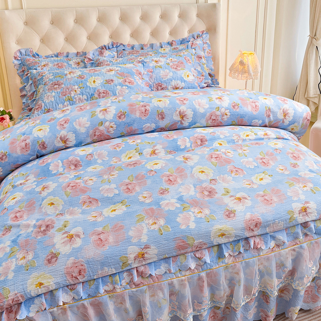 91家纺网 家纺一手货源 找家纺 小雨家纺 2026新款木棉皱皱纱加棉床裙床罩三件套花边被套 山花烂漫-樱花粉