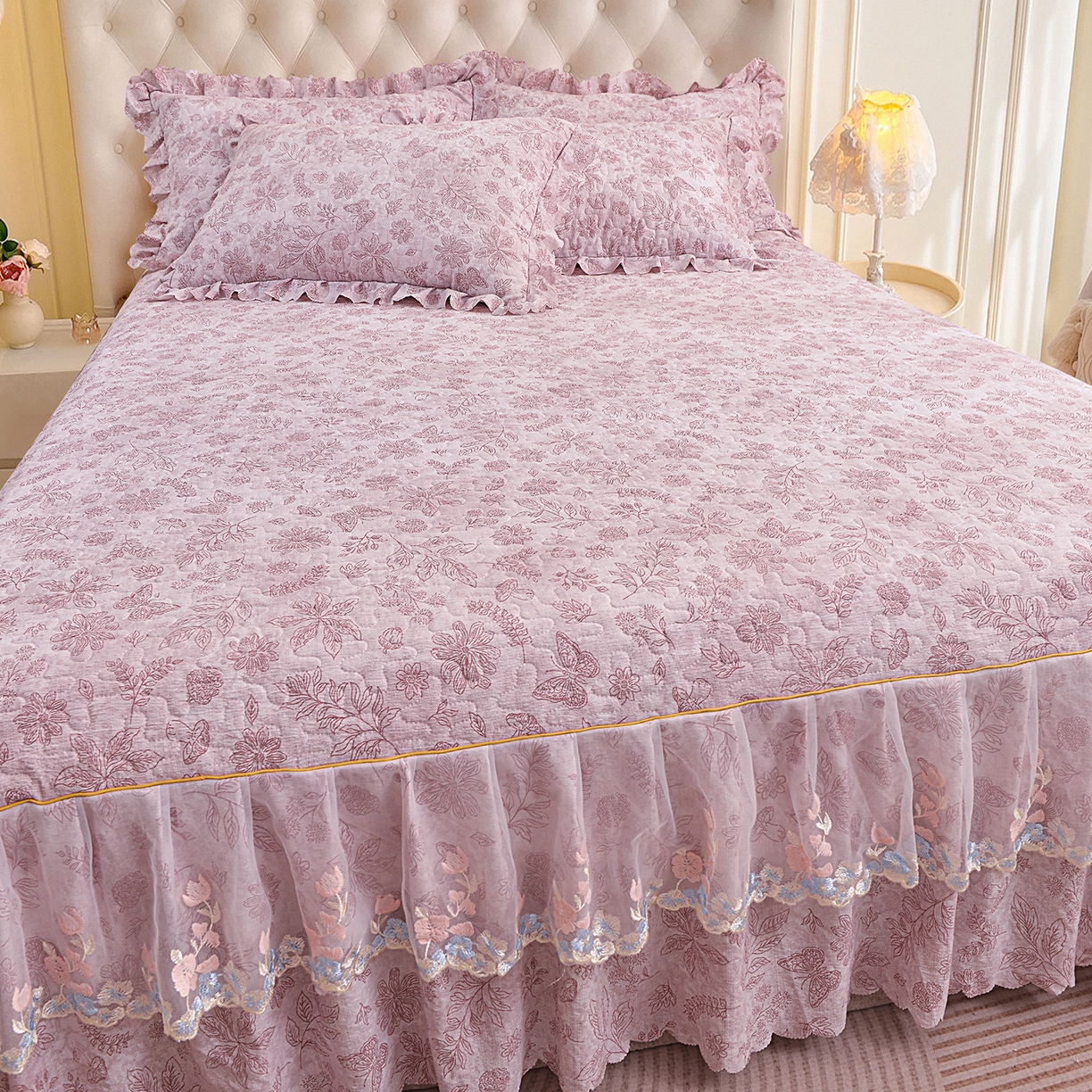 91家纺网 家纺一手货源 找家纺 小雨家纺 2026新款木棉皱皱纱加棉床裙床罩三件套花边被套 蝶舞花间-豆沙