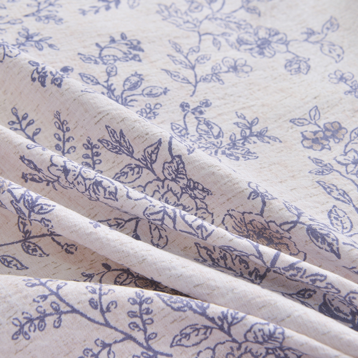 91家纺网 家纺一手货源 找家纺 小雨家纺 2026新款木棉皱皱纱加棉床裙床罩三件套花边被套 青花瓷-深蓝