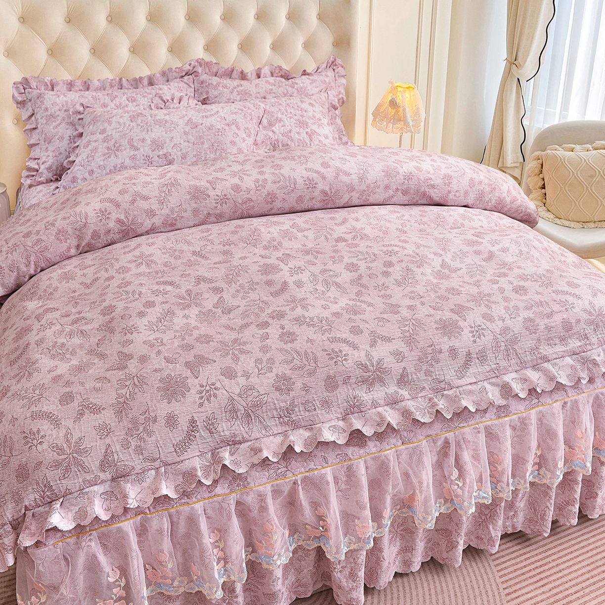 91家纺网 家纺一手货源 找家纺 小雨家纺 2026新款木棉皱皱纱加棉床裙床罩三件套花边被套 蝶舞花间-豆沙