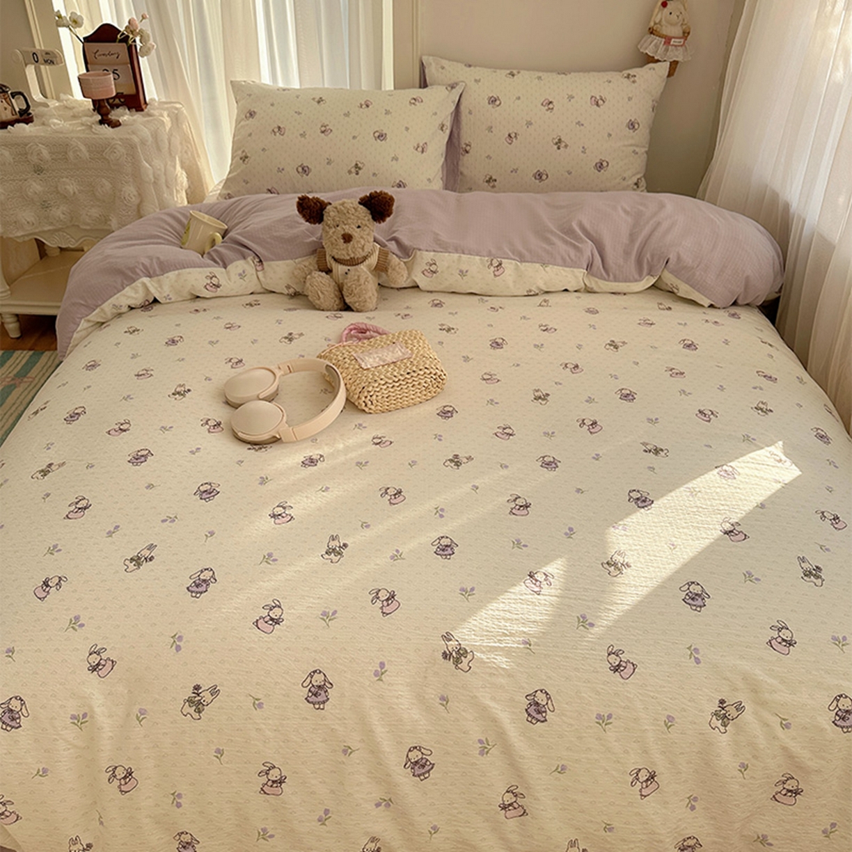 91家纺网 家纺一手货源 找家纺 温眠家纺 2026新款敲可爱的奶呼呼云感双层纱简约四件套系列-超级治愈~ 裙子小兔