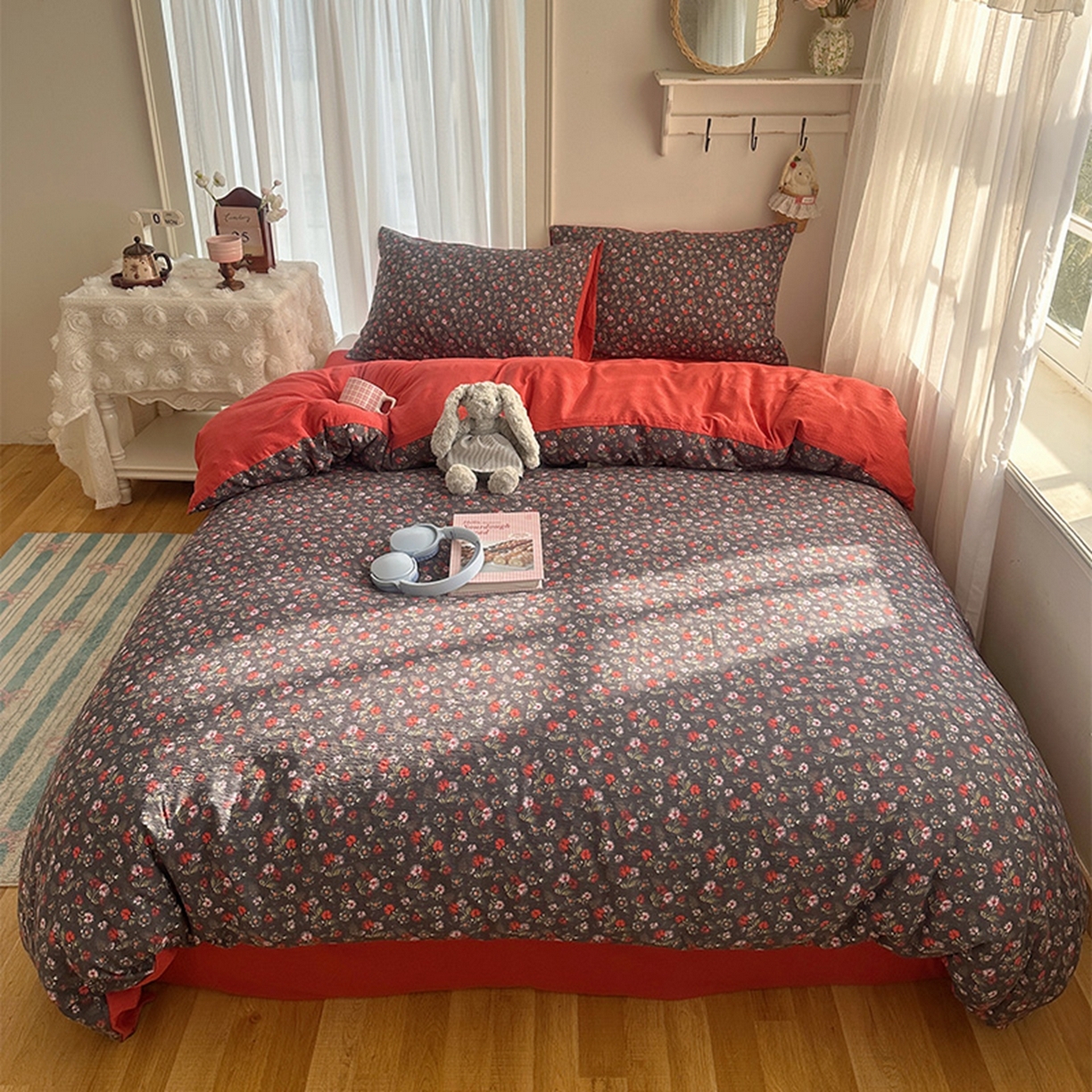 91家纺网 家纺一手货源 找家纺 温眠家纺 2026新款敲可爱的奶呼呼云感双层纱简约四件套系列-超级治愈~ 暗夜玫瑰