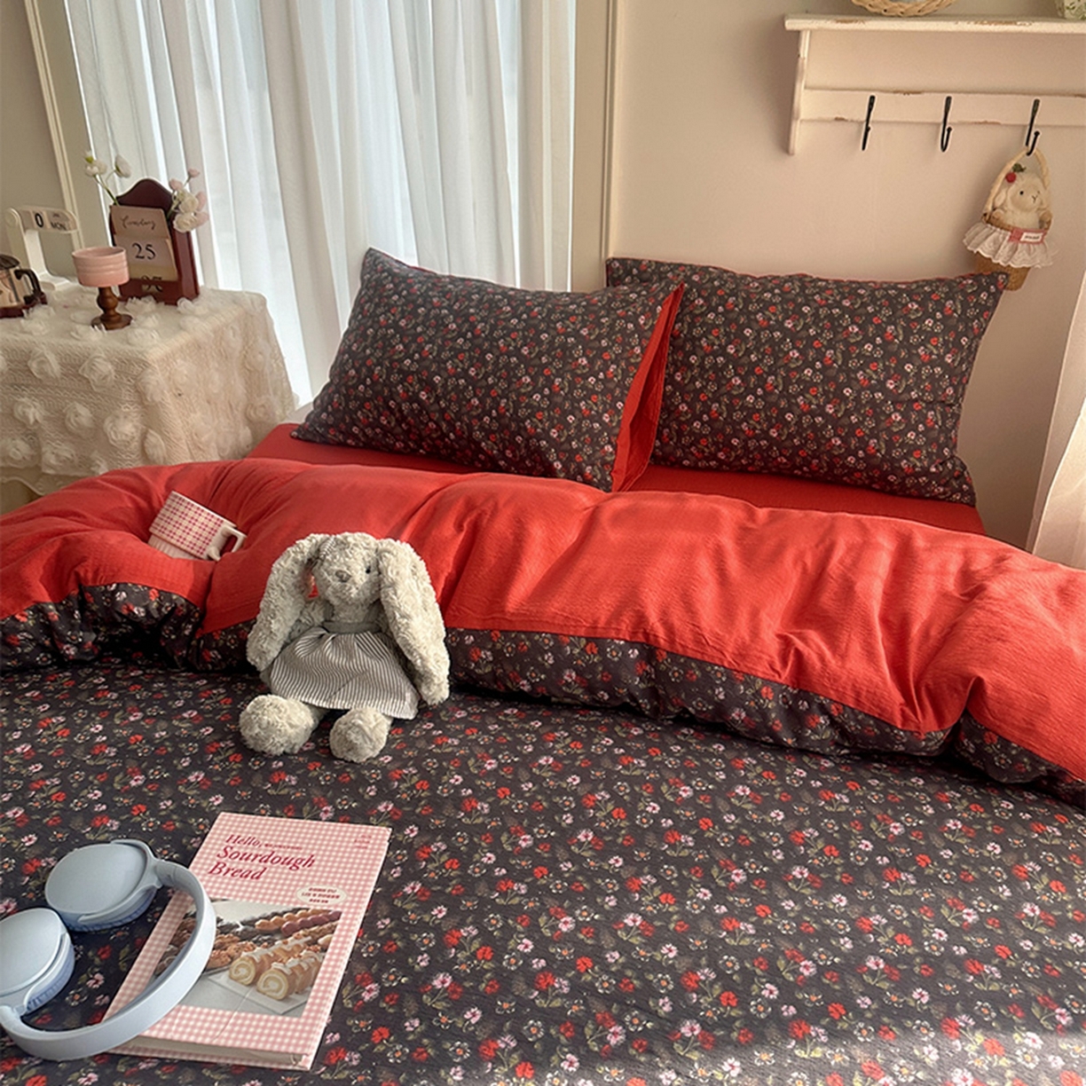 91家纺网 家纺一手货源 找家纺 温眠家纺 2026新款敲可爱的奶呼呼云感双层纱简约四件套系列-超级治愈~ 暗夜玫瑰