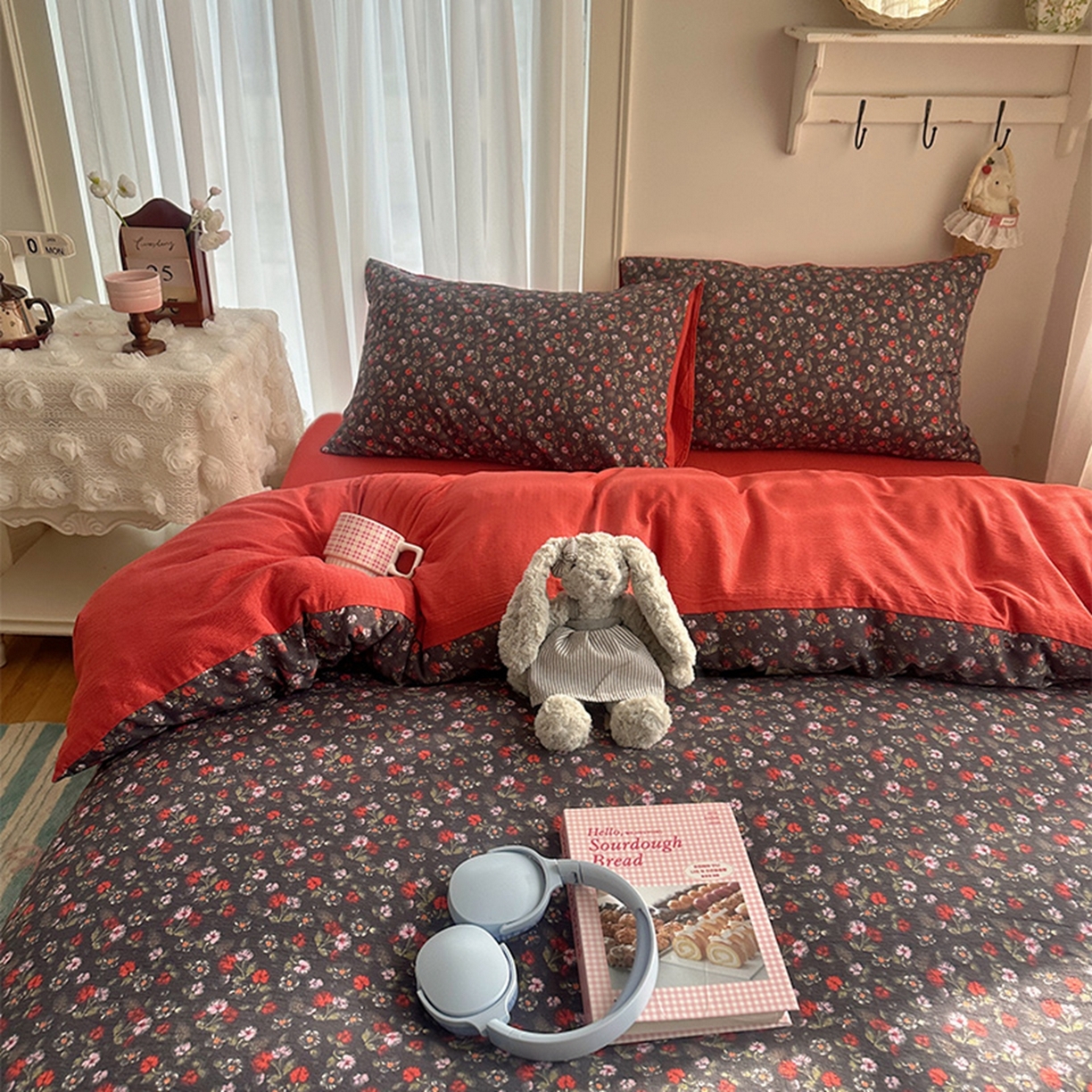 91家纺网 家纺一手货源 找家纺 温眠家纺 2026新款敲可爱的奶呼呼云感双层纱简约四件套系列-超级治愈~ 暗夜玫瑰