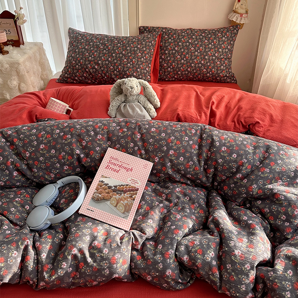 91家纺网 家纺一手货源 找家纺 温眠家纺 2026新款敲可爱的奶呼呼云感双层纱简约四件套系列-超级治愈~ 暗夜玫瑰