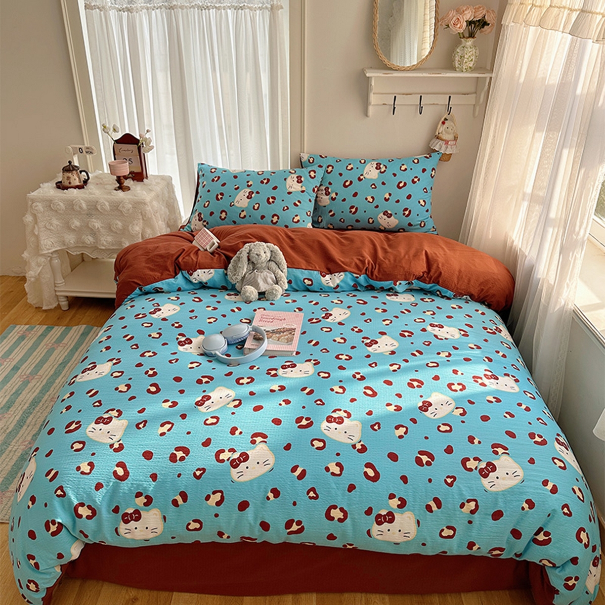 91家纺网 家纺一手货源 找家纺 温眠家纺 2026新款敲可爱的奶呼呼云感双层纱简约四件套系列-超级治愈~ 大脸二胡猫-蓝