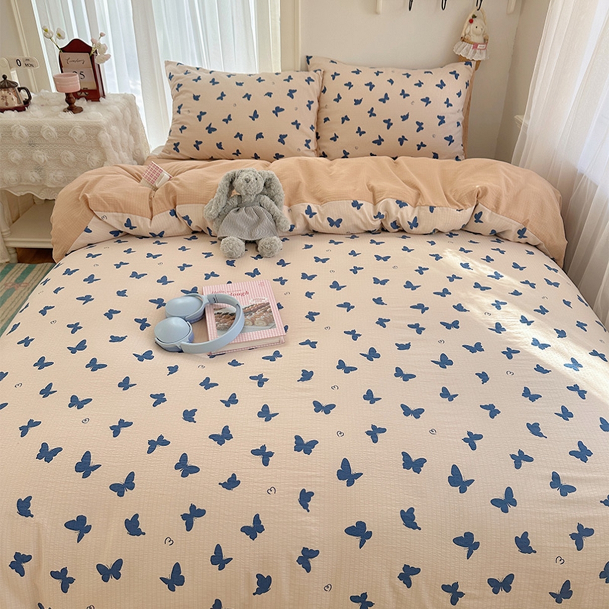 91家纺网 家纺一手货源 找家纺 温眠家纺 2026新款敲可爱的奶呼呼云感双层纱简约四件套系列-超级治愈~ 蝴蝶剪影