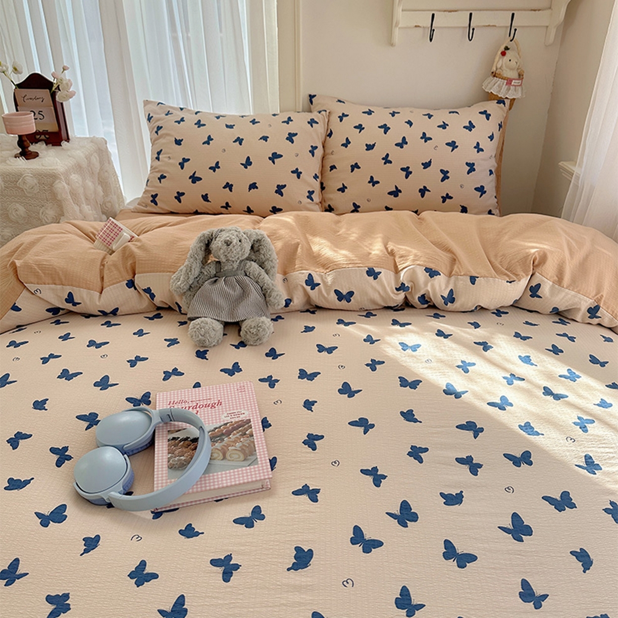 91家纺网 家纺一手货源 找家纺 温眠家纺 2026新款敲可爱的奶呼呼云感双层纱简约四件套系列-超级治愈~ 蝴蝶剪影