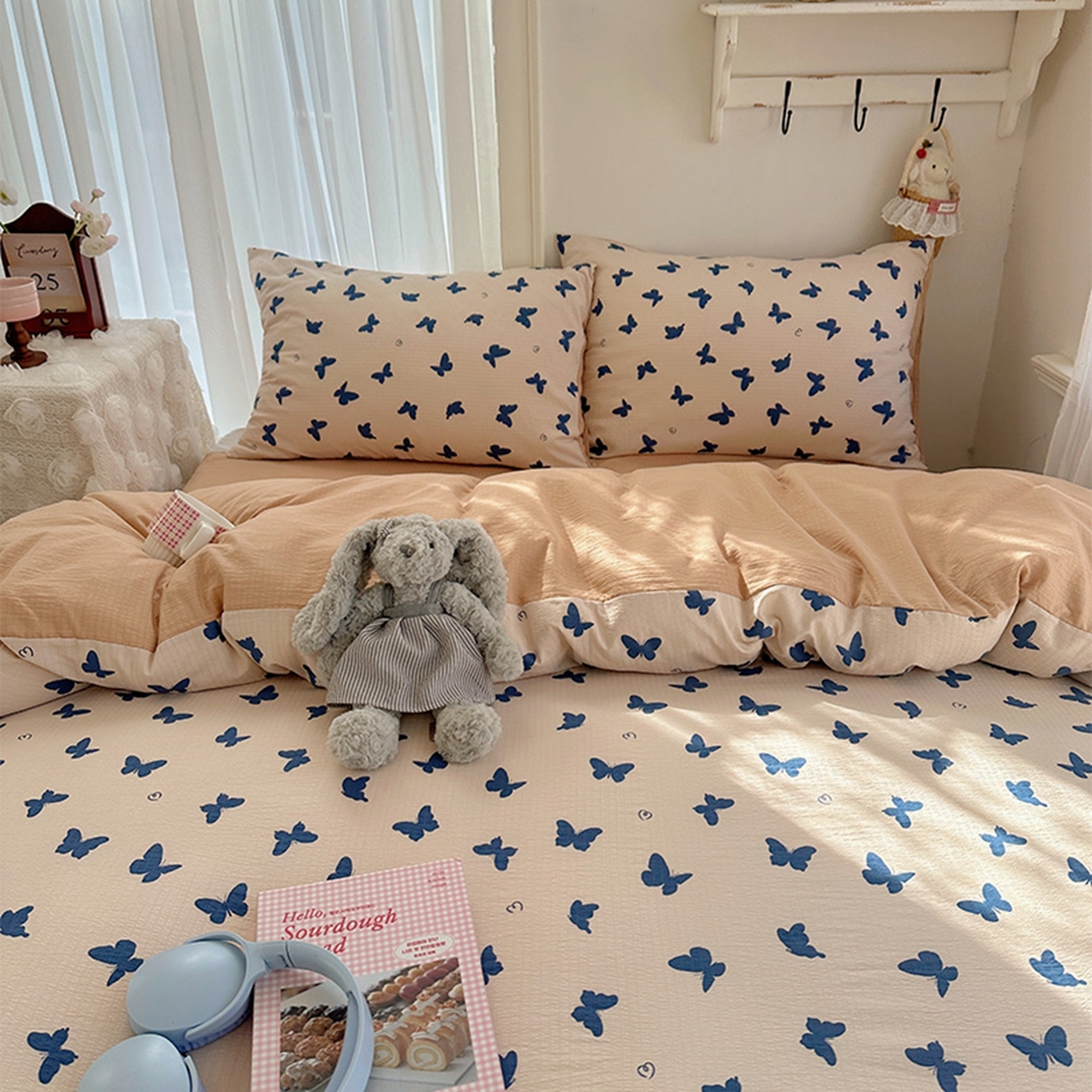 91家纺网 家纺一手货源 找家纺 温眠家纺 2026新款敲可爱的奶呼呼云感双层纱简约四件套系列-超级治愈~ 蝴蝶剪影