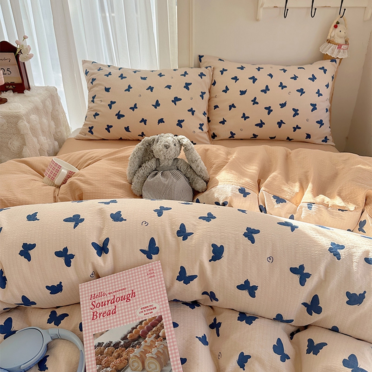 91家纺网 家纺一手货源 找家纺 温眠家纺 2026新款敲可爱的奶呼呼云感双层纱简约四件套系列-超级治愈~ 蝴蝶剪影