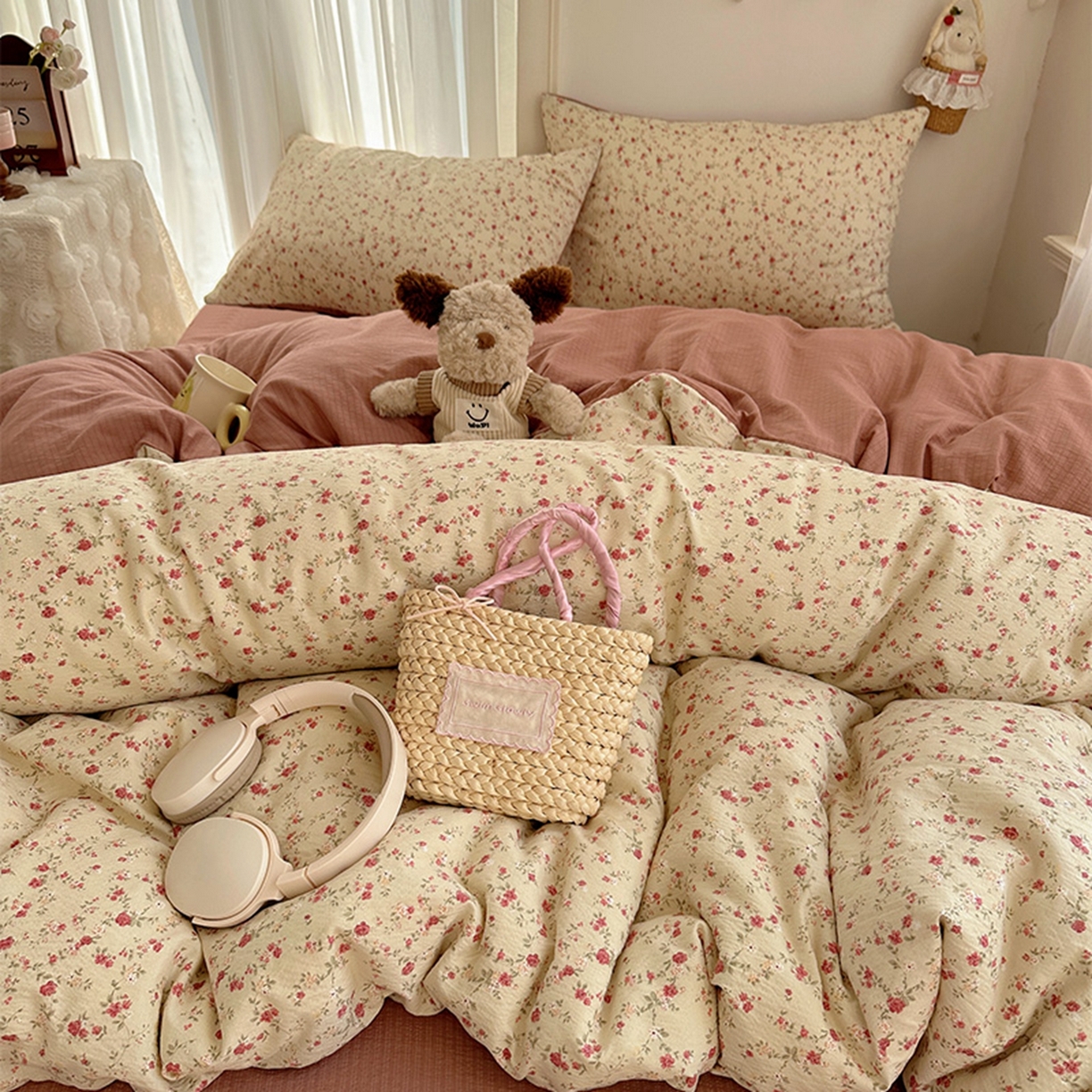 91家纺网 家纺一手货源 找家纺 温眠家纺 2026新款敲可爱的奶呼呼云感双层纱简约四件套系列-超级治愈~ 见花则喜