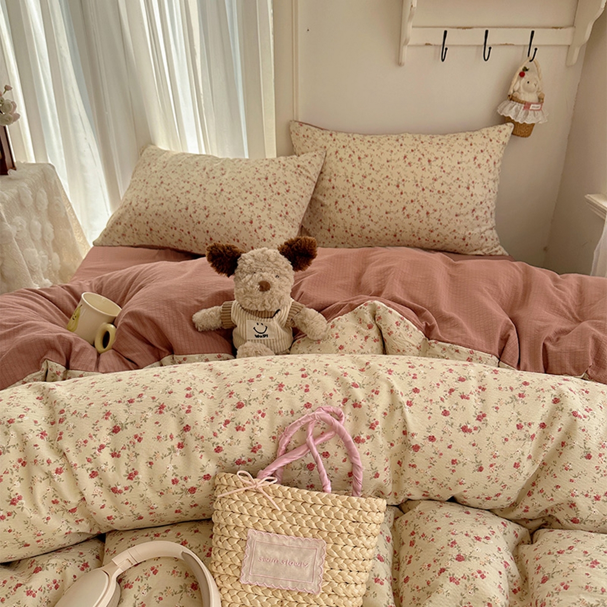 91家纺网 家纺一手货源 找家纺 温眠家纺 2026新款敲可爱的奶呼呼云感双层纱简约四件套系列-超级治愈~ 见花则喜