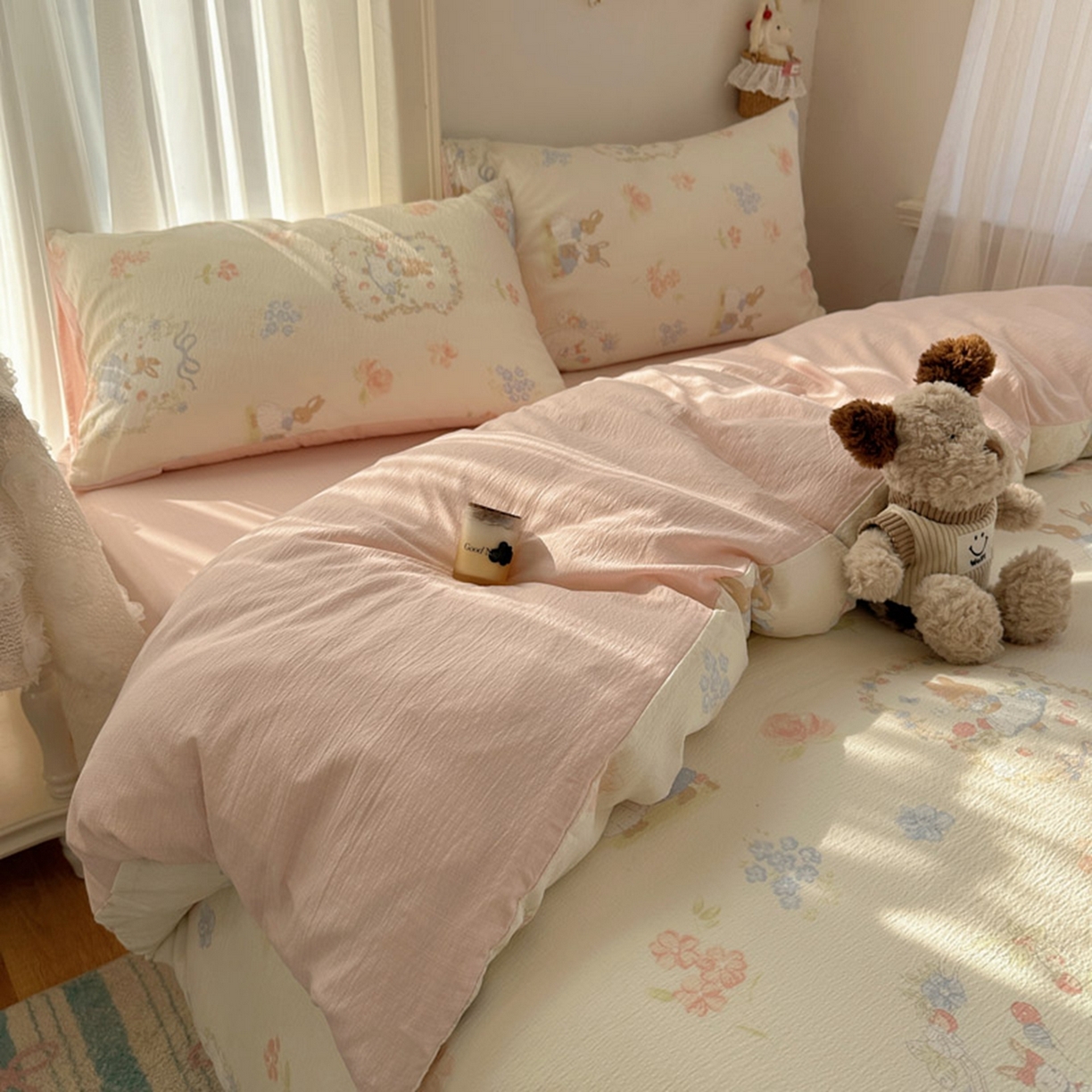 91家纺网 家纺一手货源 找家纺 温眠家纺 2026新款敲可爱的奶呼呼云感双层纱简约四件套系列-超级治愈~ 镜子里的兔