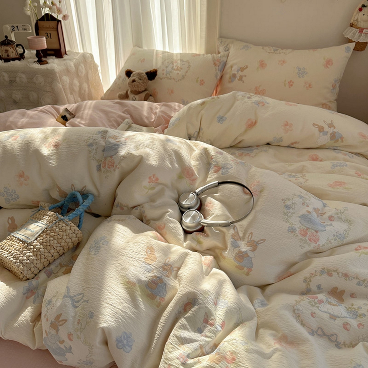 91家纺网 家纺一手货源 找家纺 温眠家纺 2026新款敲可爱的奶呼呼云感双层纱简约四件套系列-超级治愈~ 镜子里的兔