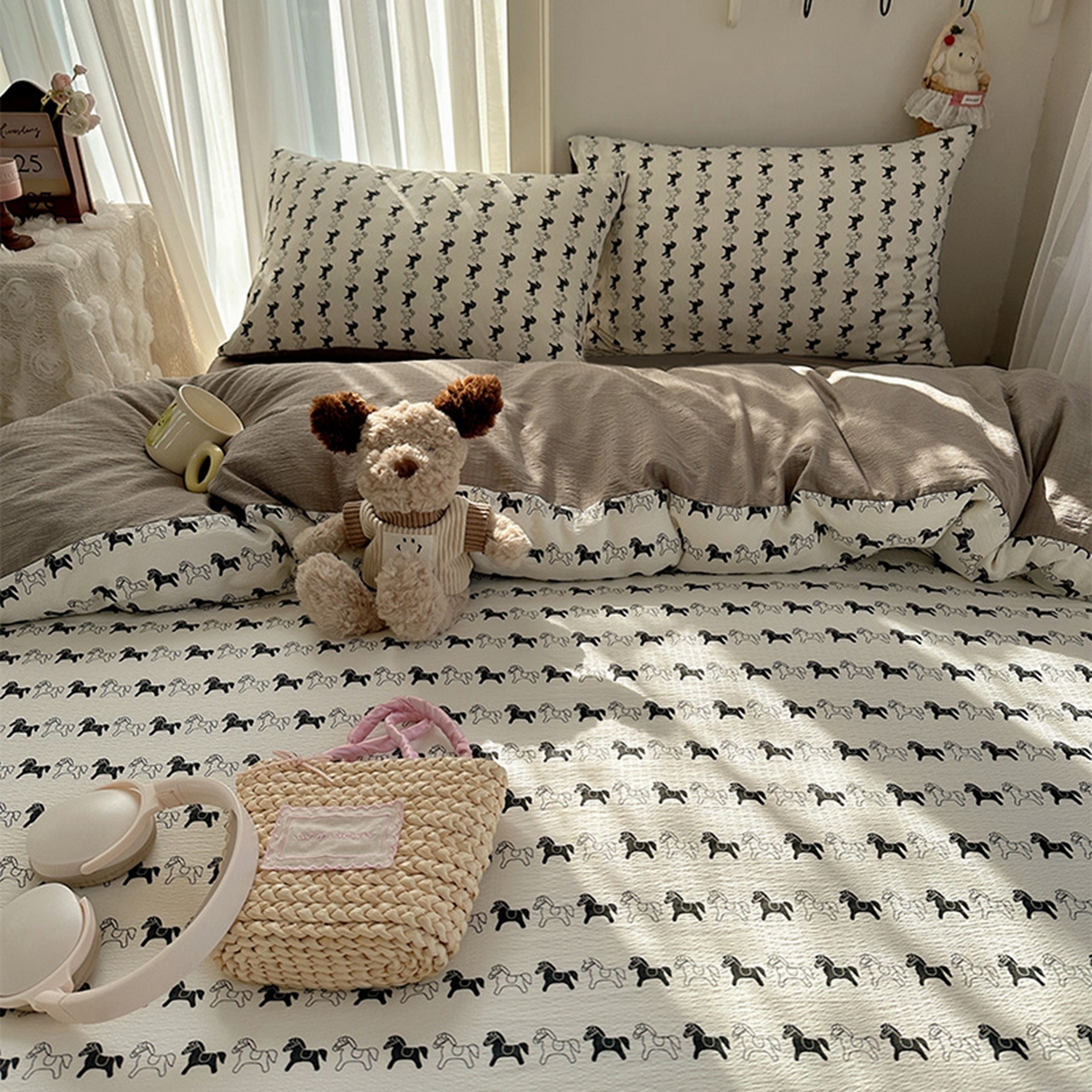 91家纺网 家纺一手货源 找家纺 温眠家纺 2026新款敲可爱的奶呼呼云感双层纱简约四件套系列-超级治愈~ 木马