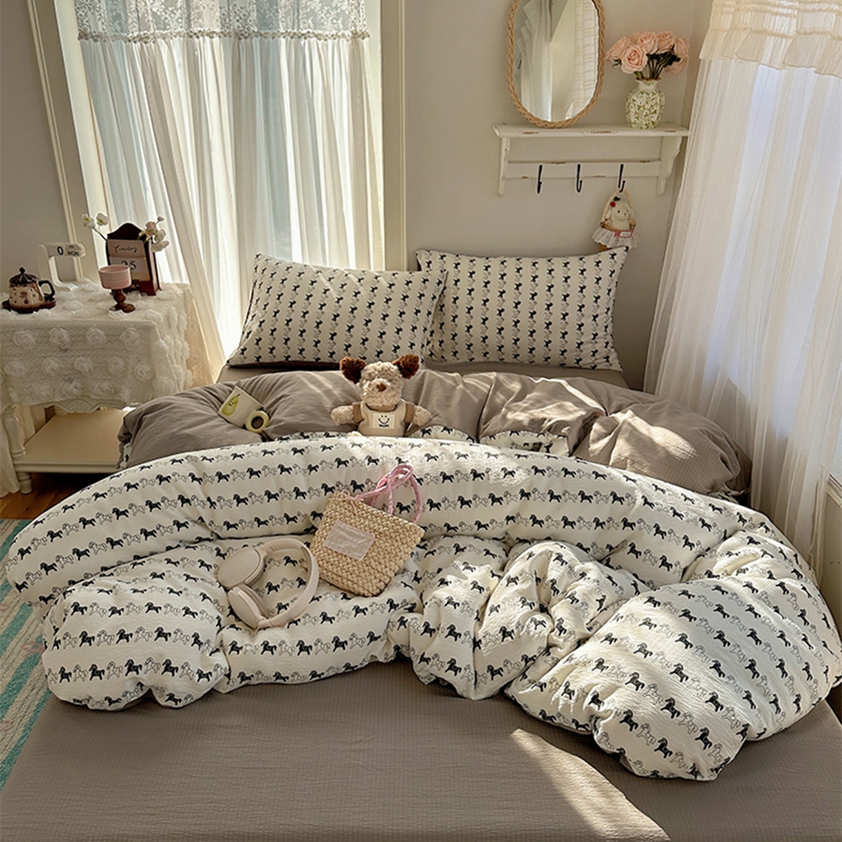 91家纺网 家纺一手货源 找家纺 温眠家纺 2026新款敲可爱的奶呼呼云感双层纱简约四件套系列-超级治愈~ 木马