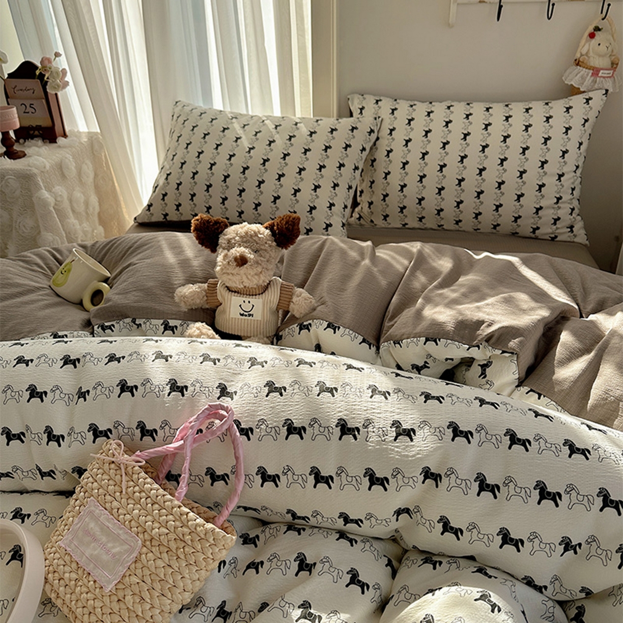 91家纺网 家纺一手货源 找家纺 温眠家纺 2026新款敲可爱的奶呼呼云感双层纱简约四件套系列-超级治愈~ 木马