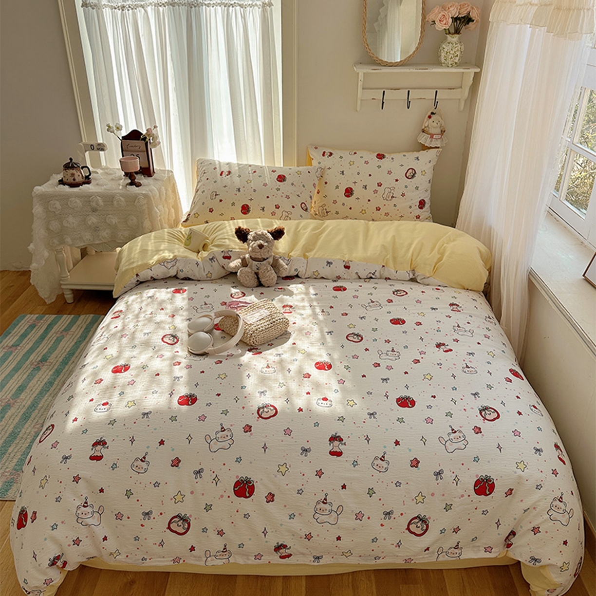 91家纺网 家纺一手货源 找家纺 温眠家纺 2026新款敲可爱的奶呼呼云感双层纱简约四件套系列-超级治愈~ 苹果小怪