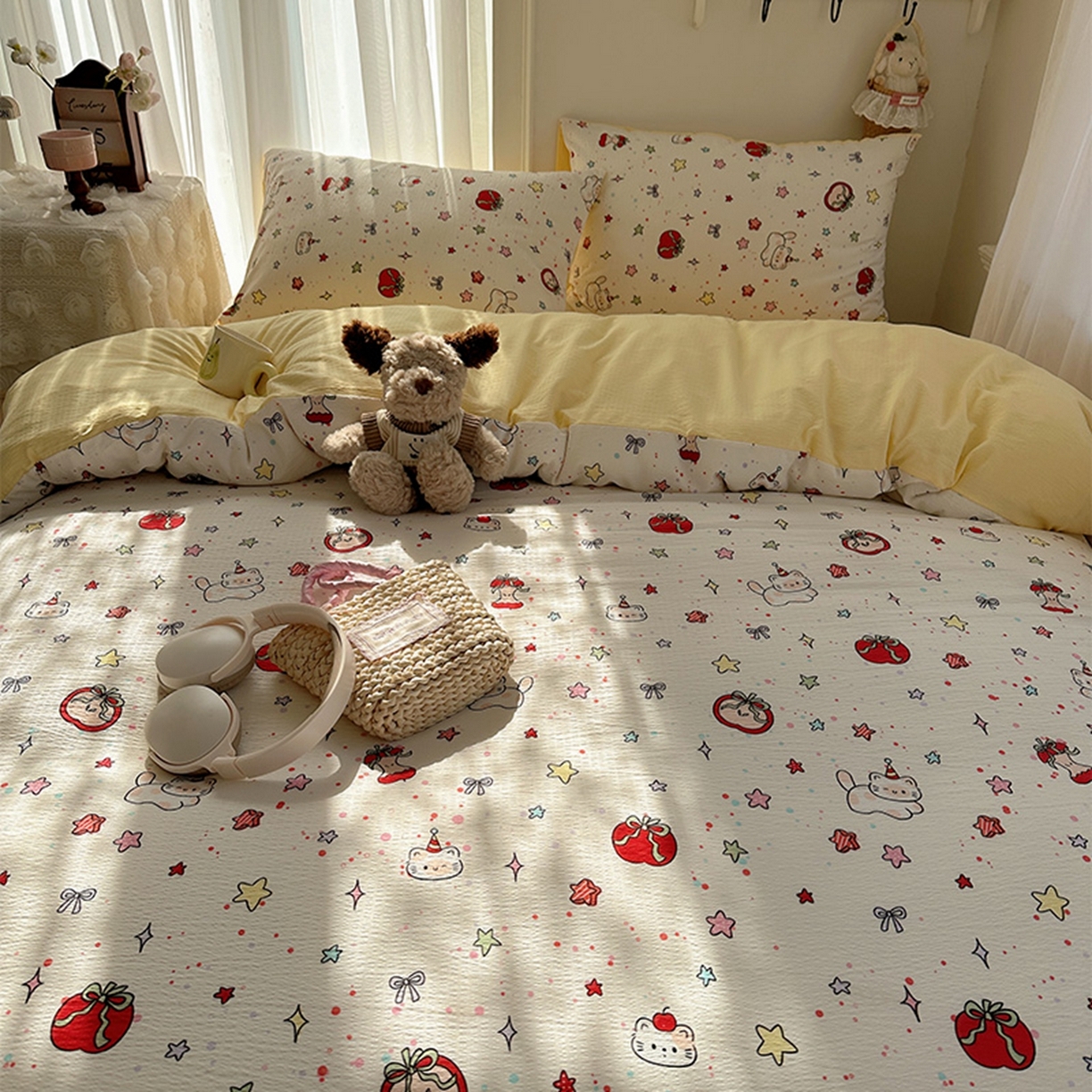 91家纺网 家纺一手货源 找家纺 温眠家纺 2026新款敲可爱的奶呼呼云感双层纱简约四件套系列-超级治愈~ 苹果小怪