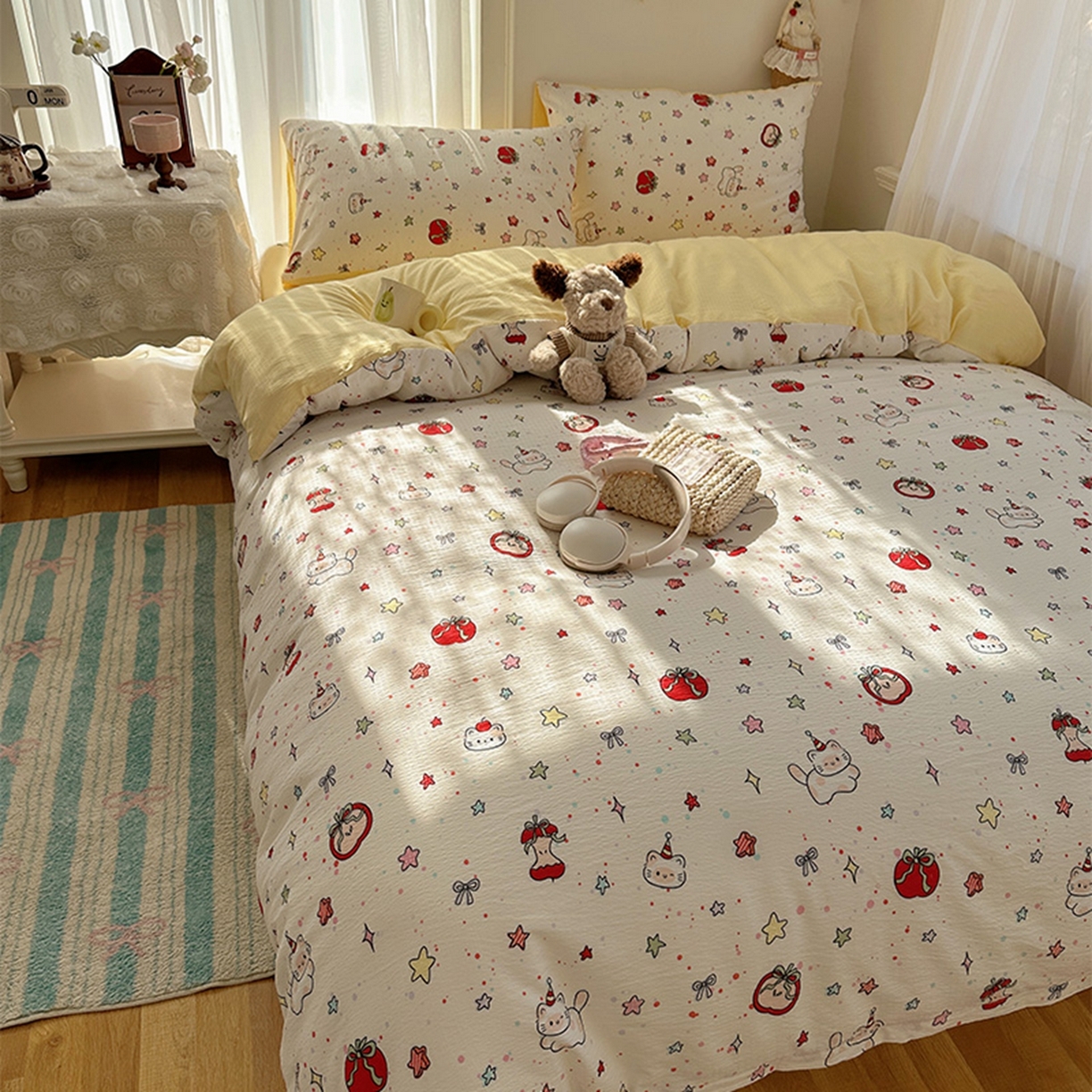 91家纺网 家纺一手货源 找家纺 温眠家纺 2026新款敲可爱的奶呼呼云感双层纱简约四件套系列-超级治愈~ 苹果小怪