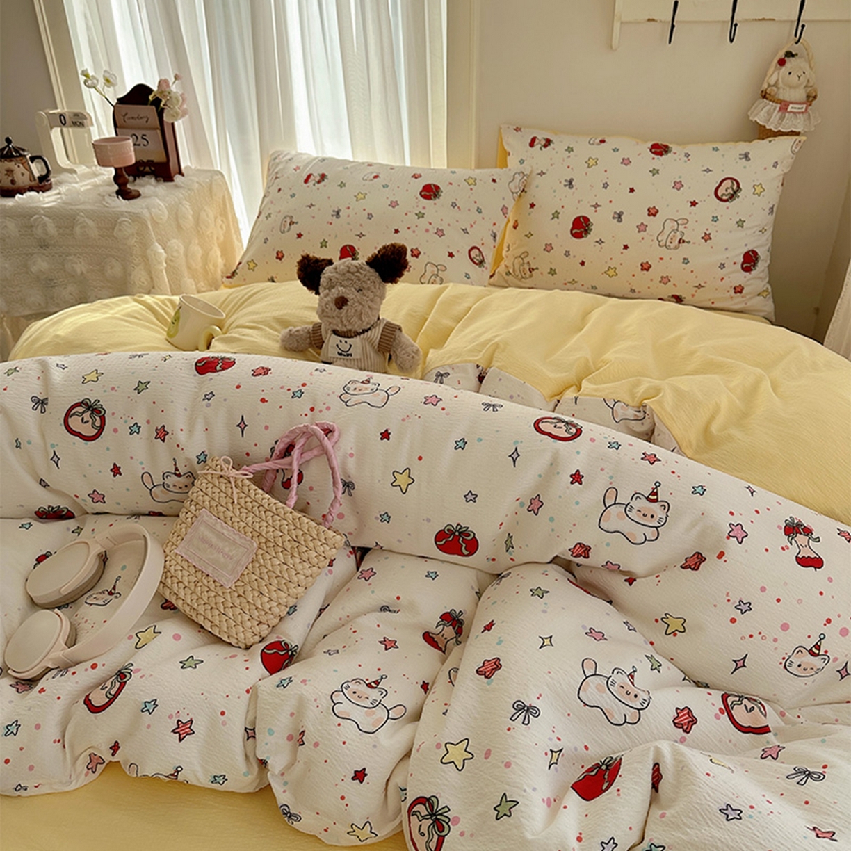 91家纺网 家纺一手货源 找家纺 温眠家纺 2026新款敲可爱的奶呼呼云感双层纱简约四件套系列-超级治愈~ 苹果小怪