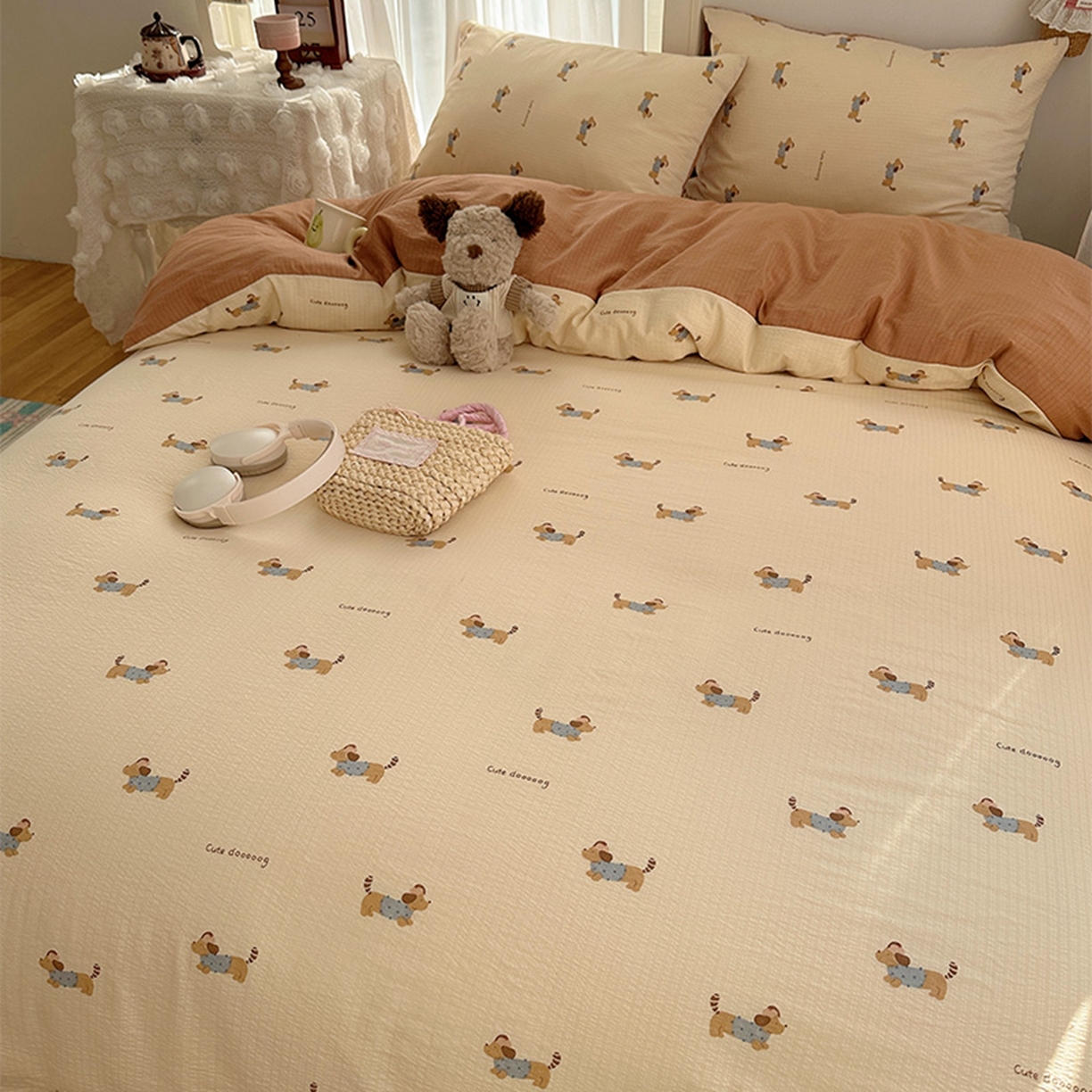 91家纺网 家纺一手货源 找家纺 温眠家纺 2026新款敲可爱的奶呼呼云感双层纱简约四件套系列-超级治愈~ 俏皮狗