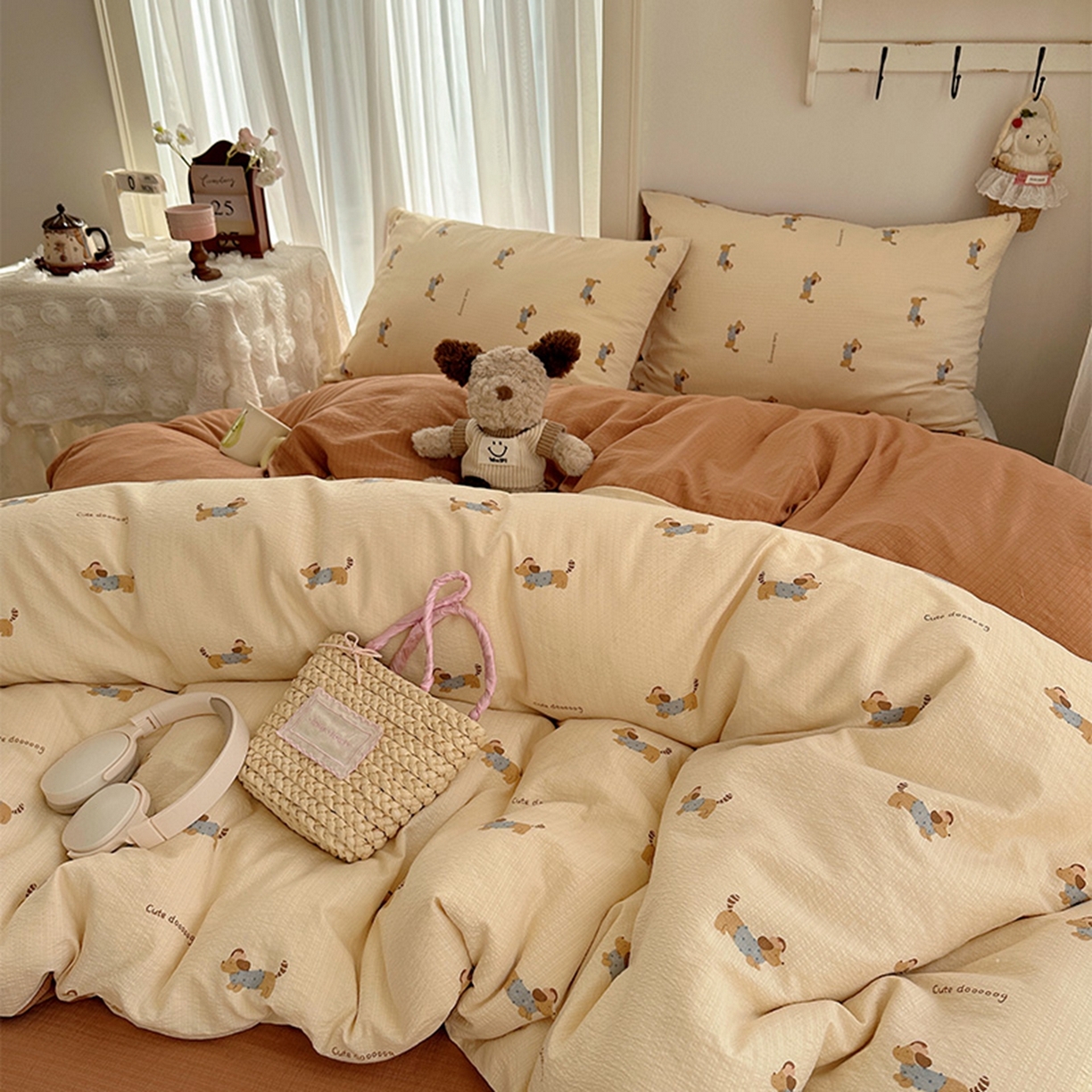 91家纺网 家纺一手货源 找家纺 温眠家纺 2026新款敲可爱的奶呼呼云感双层纱简约四件套系列-超级治愈~ 俏皮狗