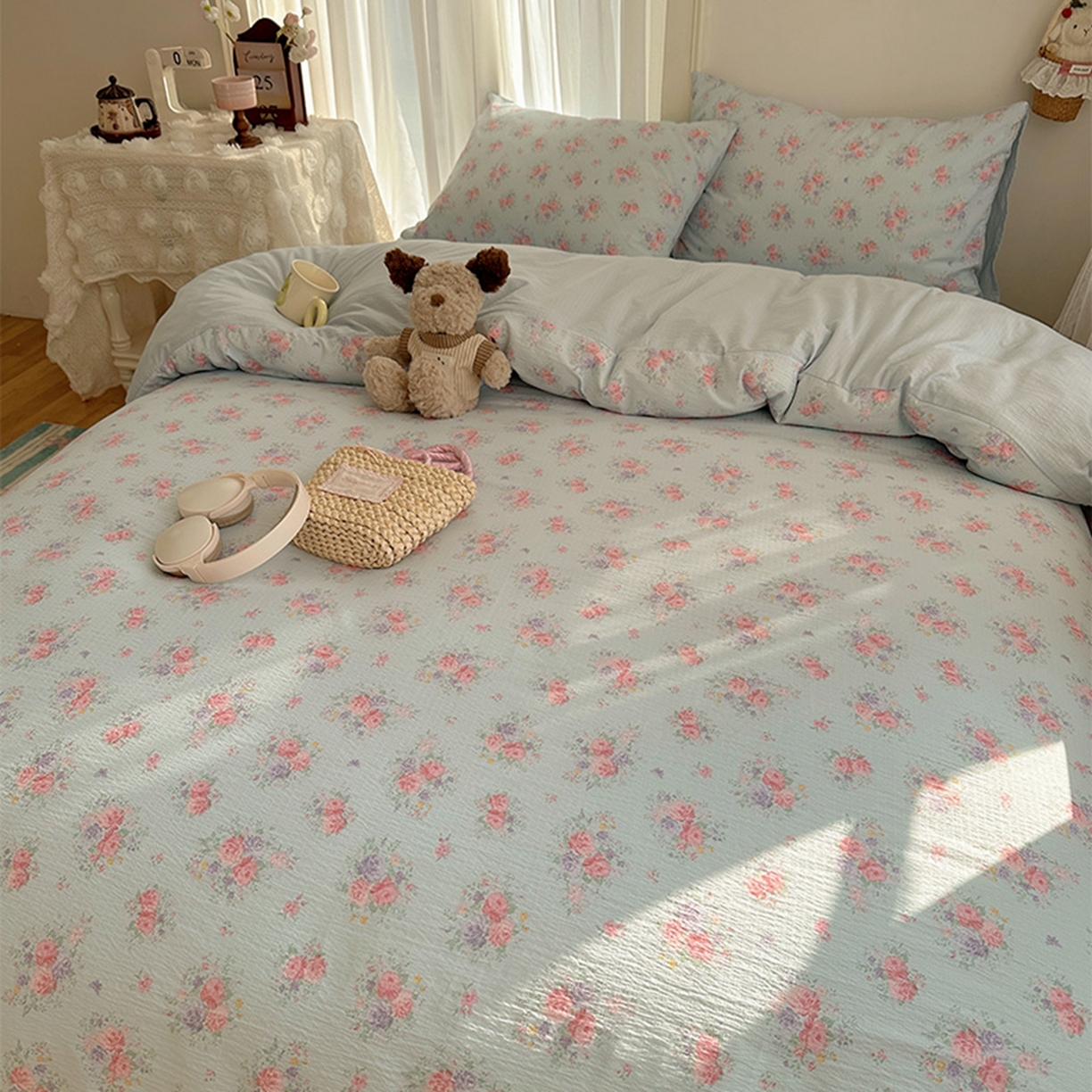 91家纺网 家纺一手货源 找家纺 温眠家纺 2026新款敲可爱的奶呼呼云感双层纱简约四件套系列-超级治愈~ 清风与雾-蓝