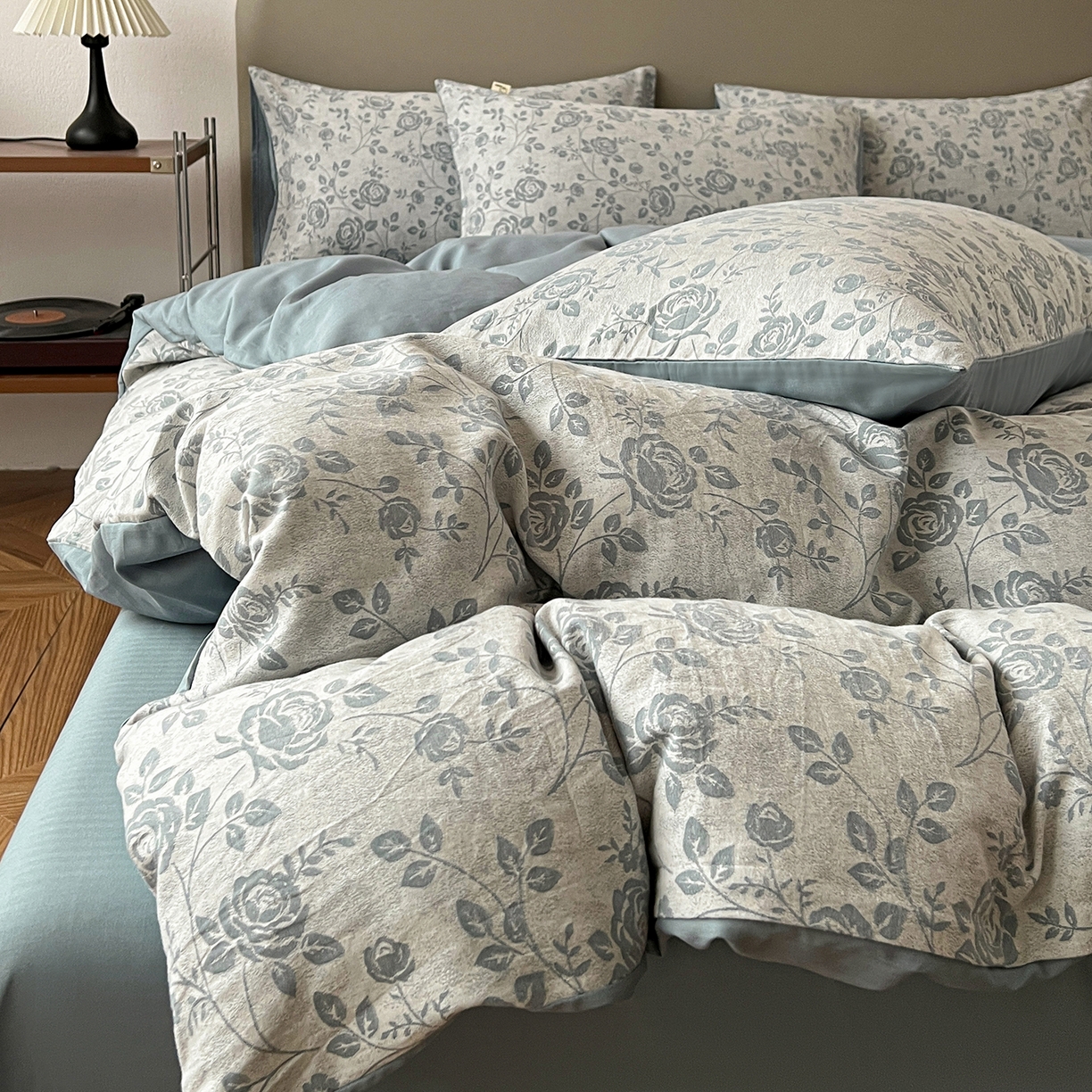 91家纺网 家纺一手货源 找家纺 锦彩家居 2026新款全棉色织大提花四件套-南法假日系列（提供买家秀） 知遇-蓝