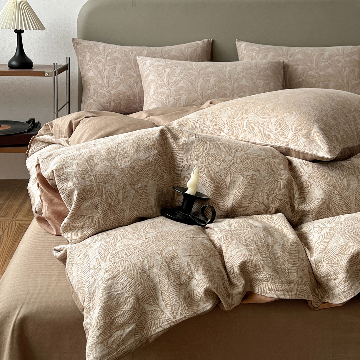 91家纺网 家纺一手货源 找家纺 锦彩家居 2026新款全棉色织大提花四件套-南法假日系列（提供买家秀） 叶茂-咖