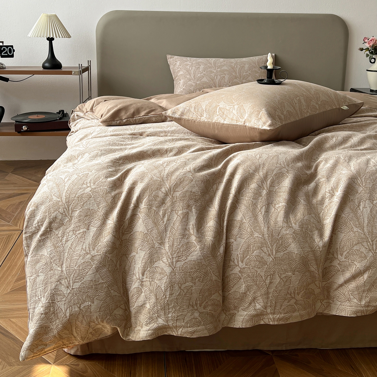 91家纺网 家纺一手货源 找家纺 锦彩家居 2026新款全棉色织大提花四件套-南法假日系列（提供买家秀） 叶茂-咖