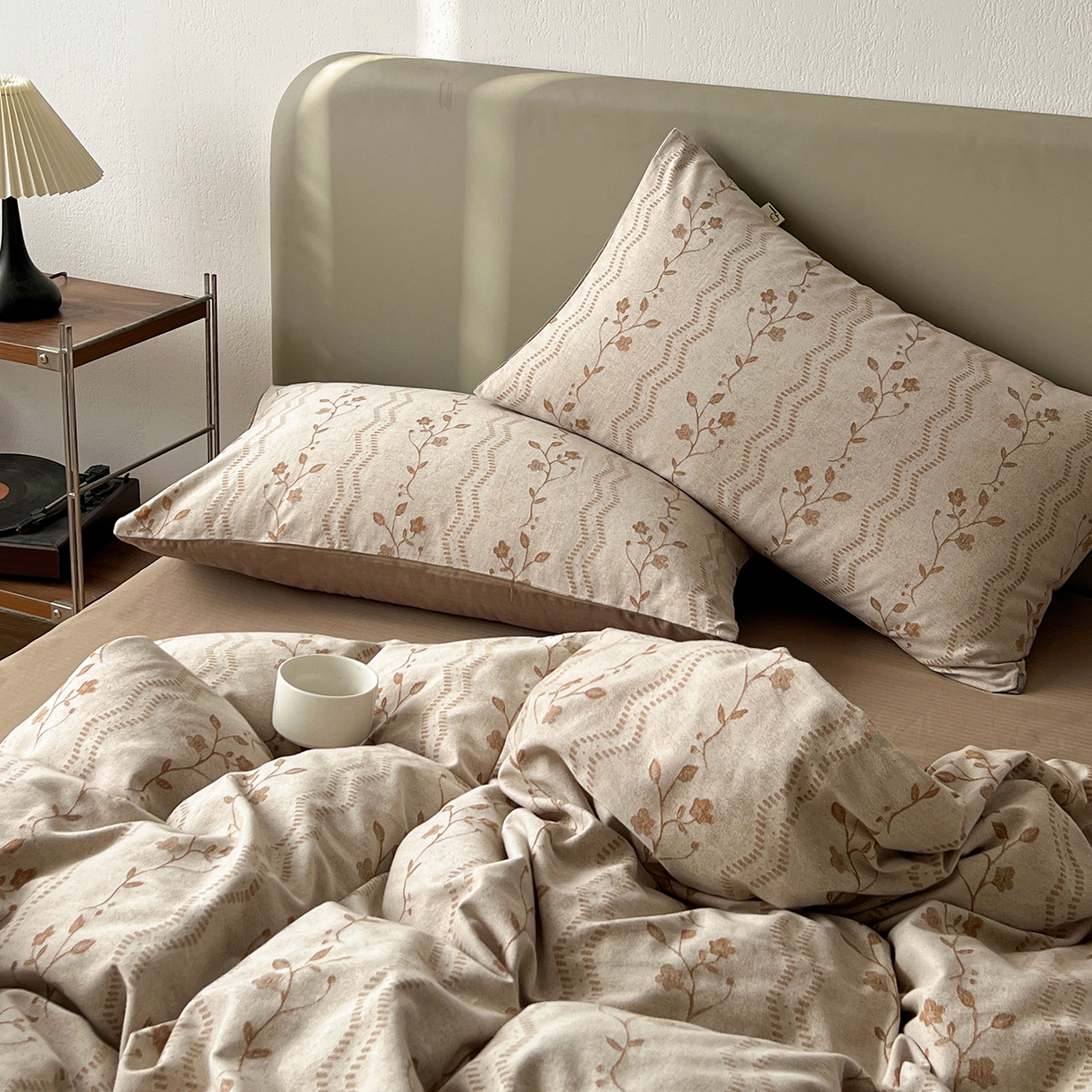 91家纺网 家纺一手货源 找家纺 锦彩家居 2026新款全棉色织大提花四件套-南法假日系列（提供买家秀） 洛川-咖