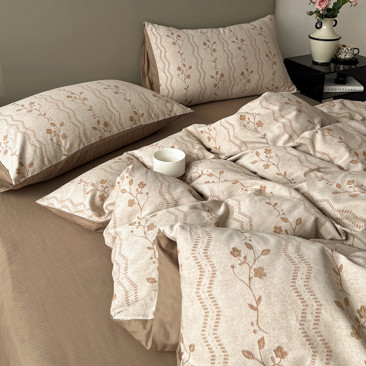 91家纺网 家纺一手货源 找家纺 锦彩家居 2026新款全棉色织大提花四件套-南法假日系列（提供买家秀） 洛川-咖