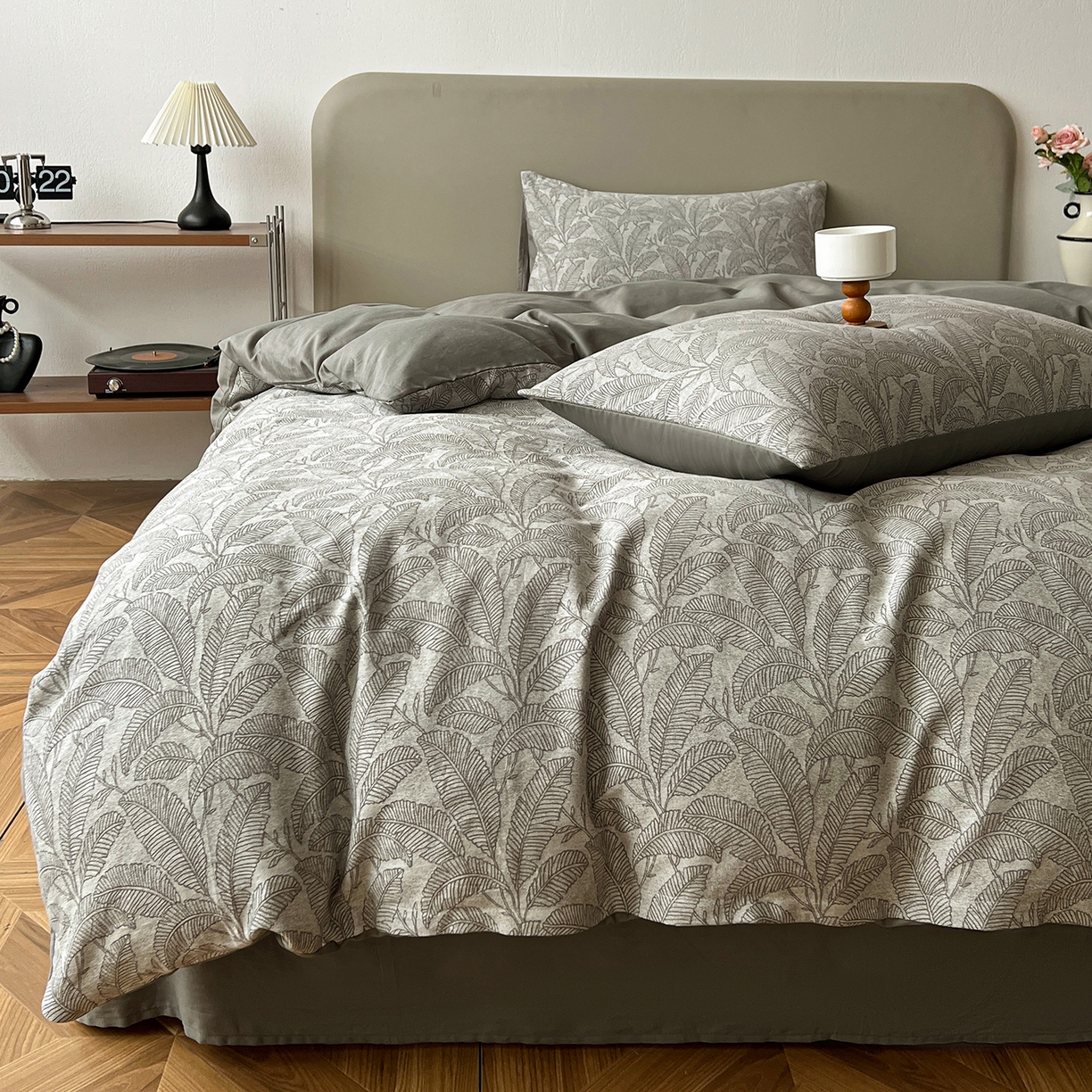 91家纺网 家纺一手货源 找家纺 锦彩家居 2026新款全棉色织大提花四件套-南法假日系列（提供买家秀） 叶茂-灰