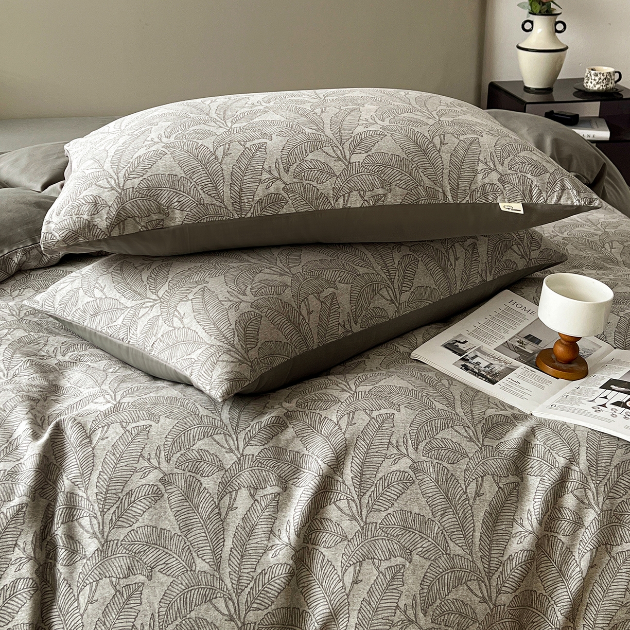 91家纺网 家纺一手货源 找家纺 锦彩家居 2026新款全棉色织大提花四件套-南法假日系列（提供买家秀） 叶茂-灰