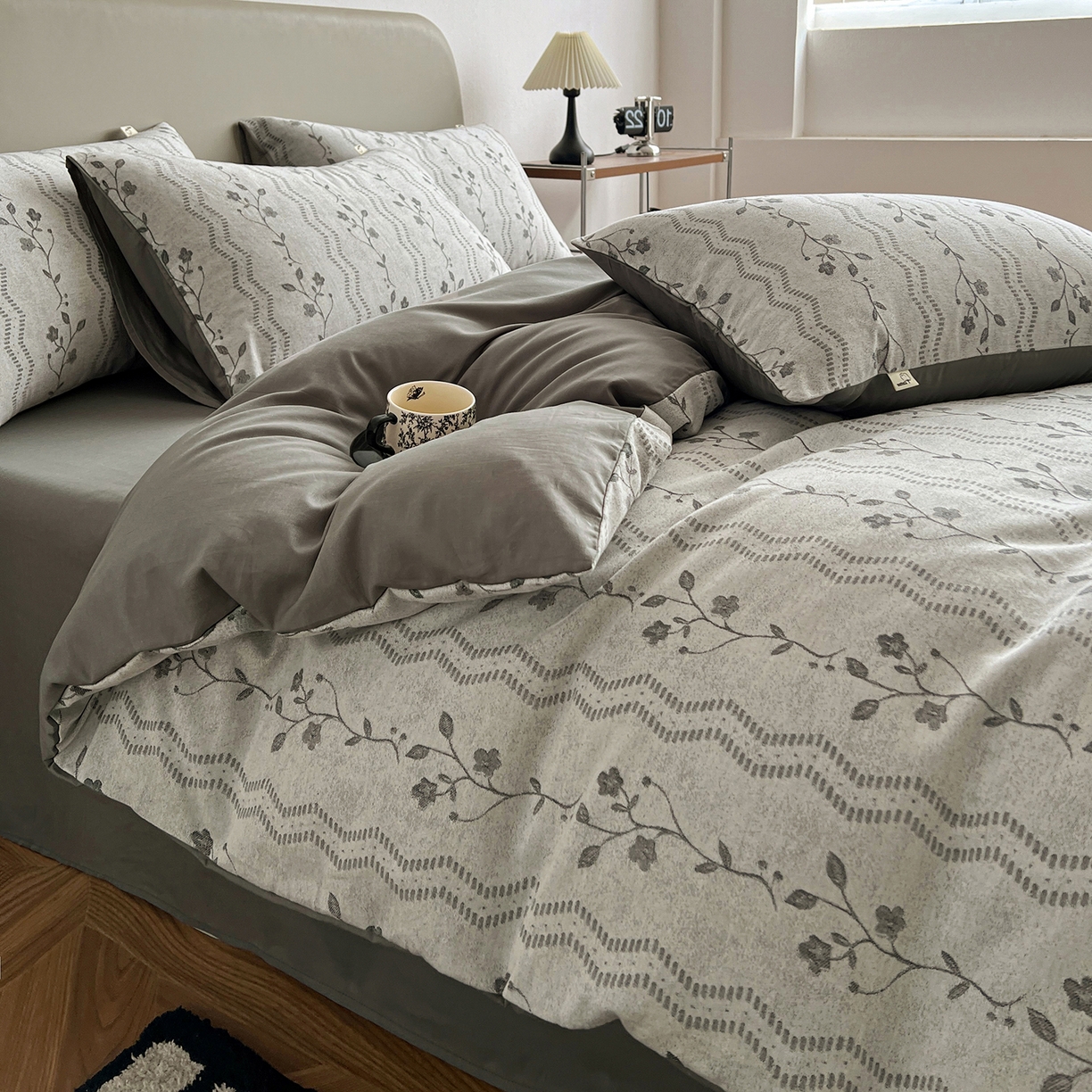 91家纺网 家纺一手货源 找家纺 锦彩家居 2026新款全棉色织大提花四件套-南法假日系列（提供买家秀） 洛川-灰