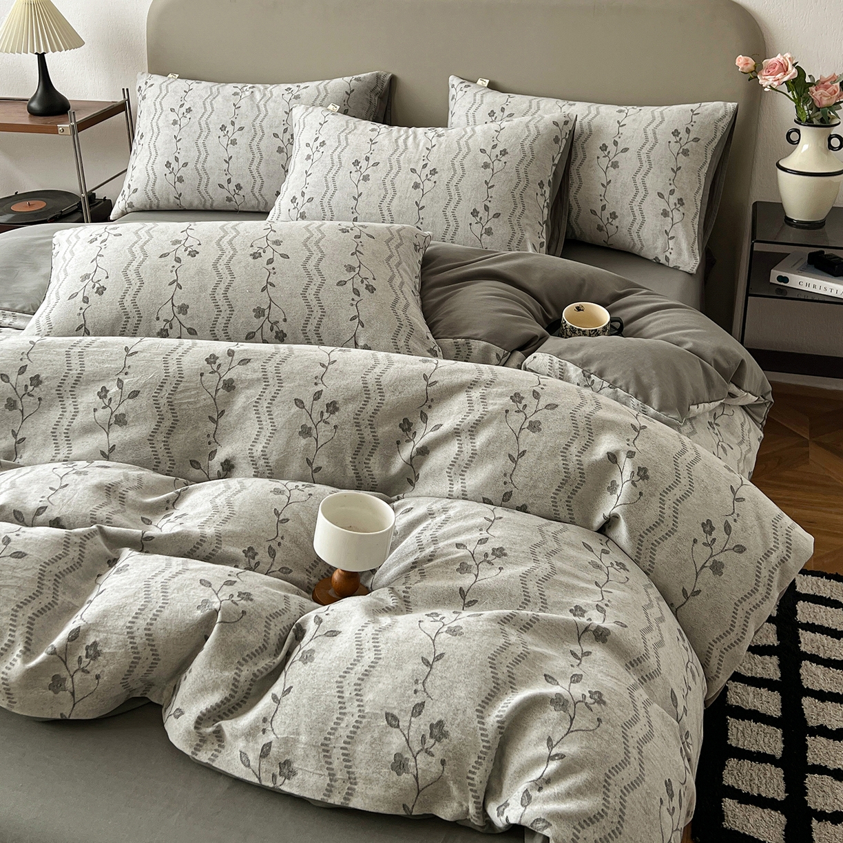 91家纺网 家纺一手货源 找家纺 锦彩家居 2026新款全棉色织大提花四件套-南法假日系列（提供买家秀） 洛川-灰