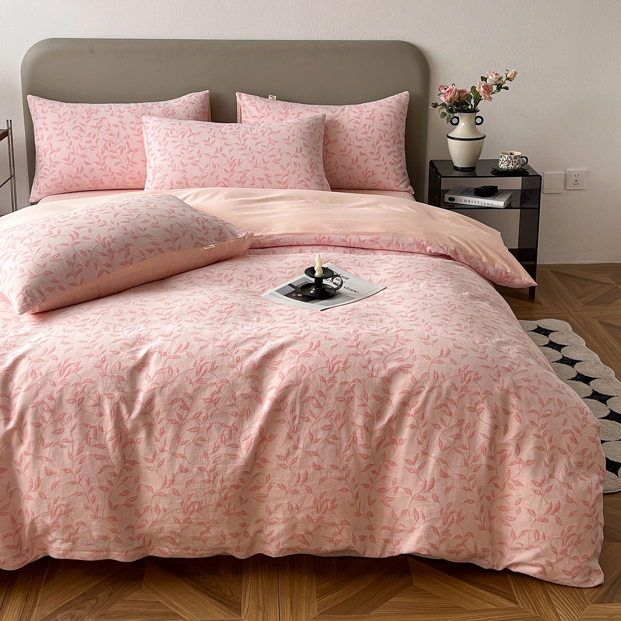 91家纺网 家纺一手货源 找家纺 锦彩家居 2026新款全棉色织三层大提花四件套-花漫辞系列（提供买家秀） 罗蔓-粉