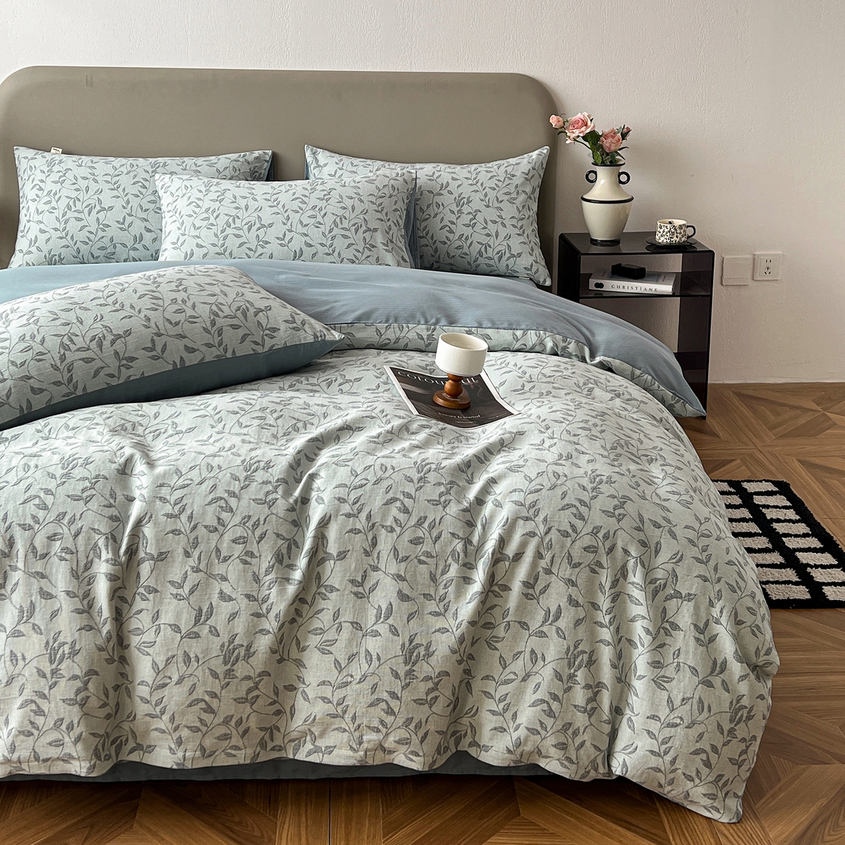 91家纺网 家纺一手货源 找家纺 锦彩家居 2026新款全棉色织三层大提花四件套-花漫辞系列（提供买家秀） 罗蔓-蓝