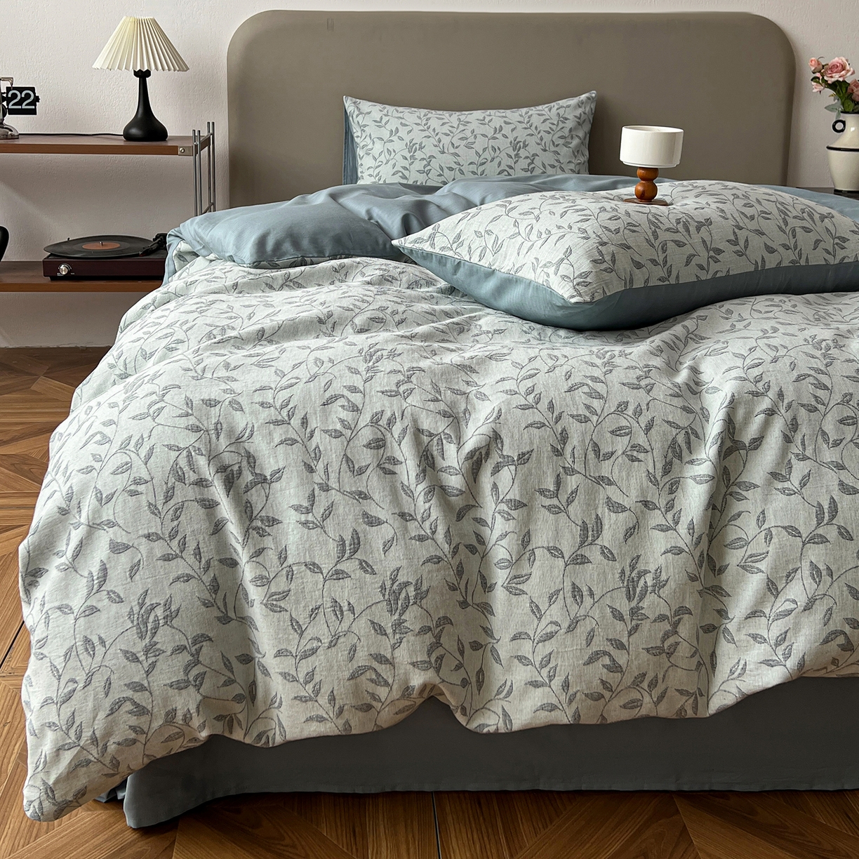 91家纺网 家纺一手货源 找家纺 锦彩家居 2026新款全棉色织三层大提花四件套-花漫辞系列（提供买家秀） 罗蔓-蓝