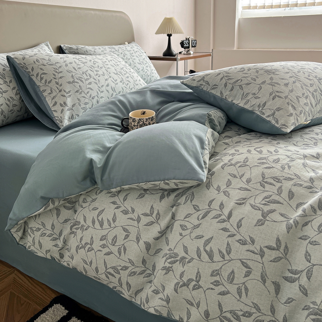 91家纺网 家纺一手货源 找家纺 锦彩家居 2026新款全棉色织三层大提花四件套-花漫辞系列（提供买家秀） 罗蔓-蓝