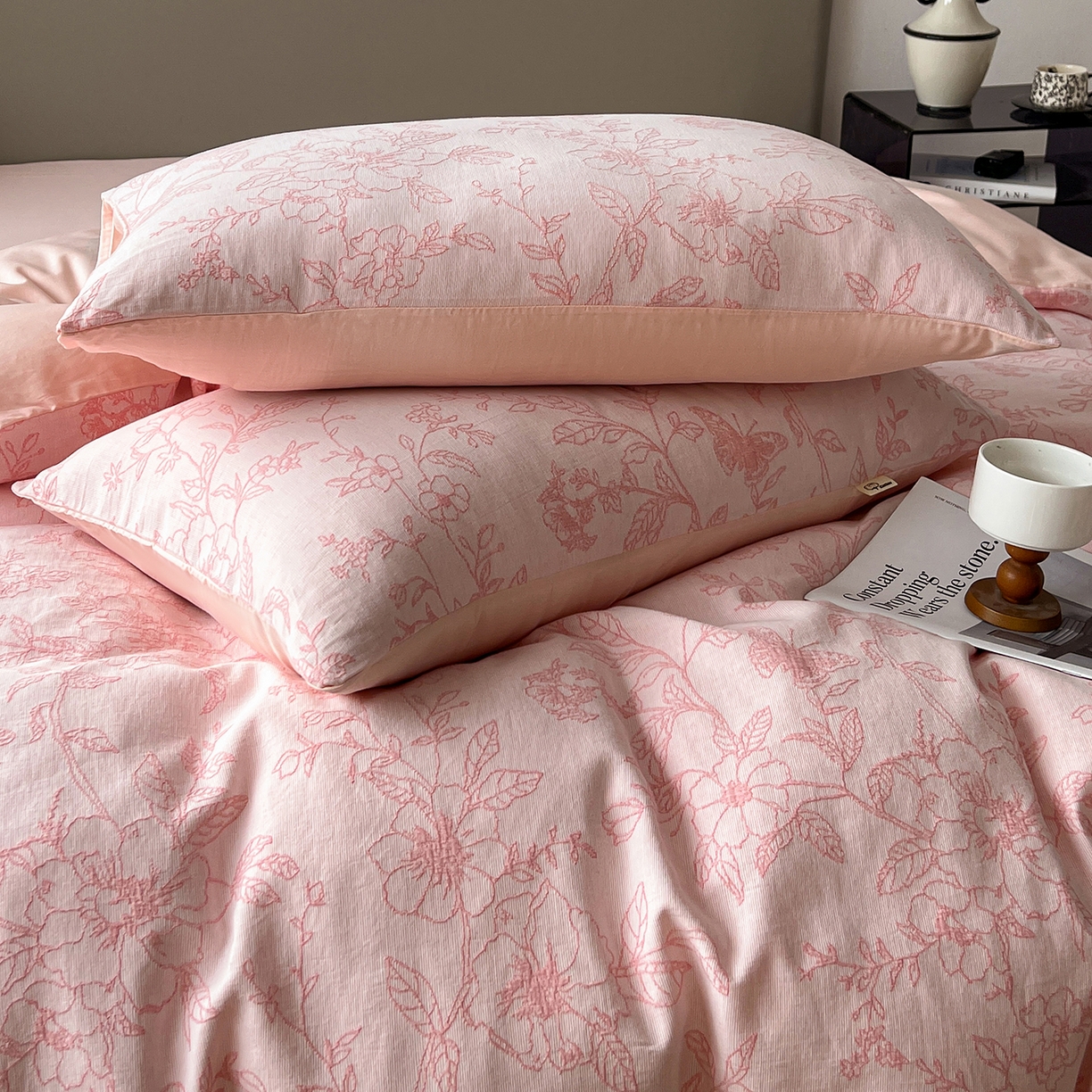 91家纺网 家纺一手货源 找家纺 锦彩家居 2026新款全棉色织三层大提花四件套-花漫辞系列（提供买家秀） 繁花-粉