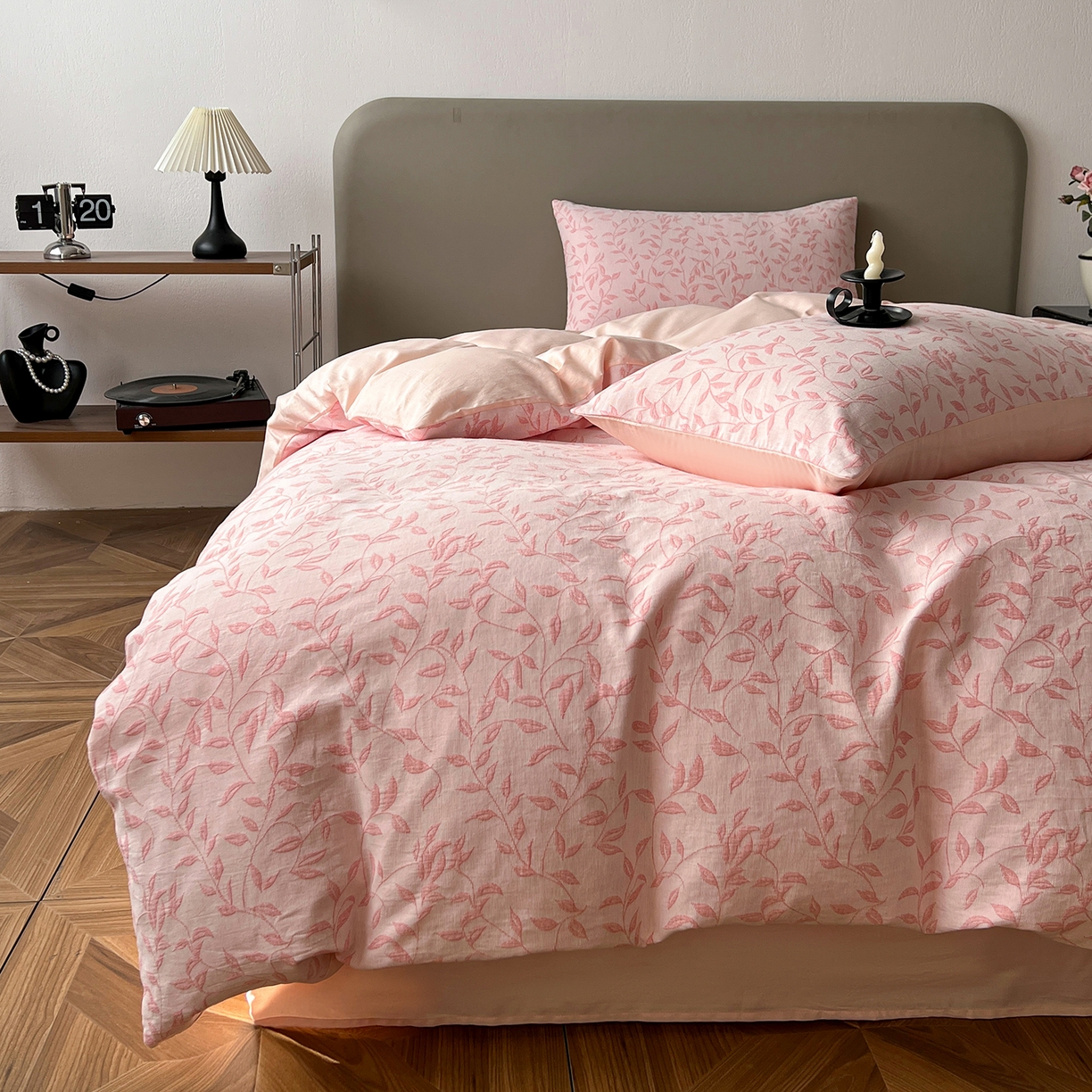 91家纺网 家纺一手货源 找家纺 锦彩家居 2026新款全棉色织三层大提花四件套-花漫辞系列（提供买家秀） 罗蔓-粉