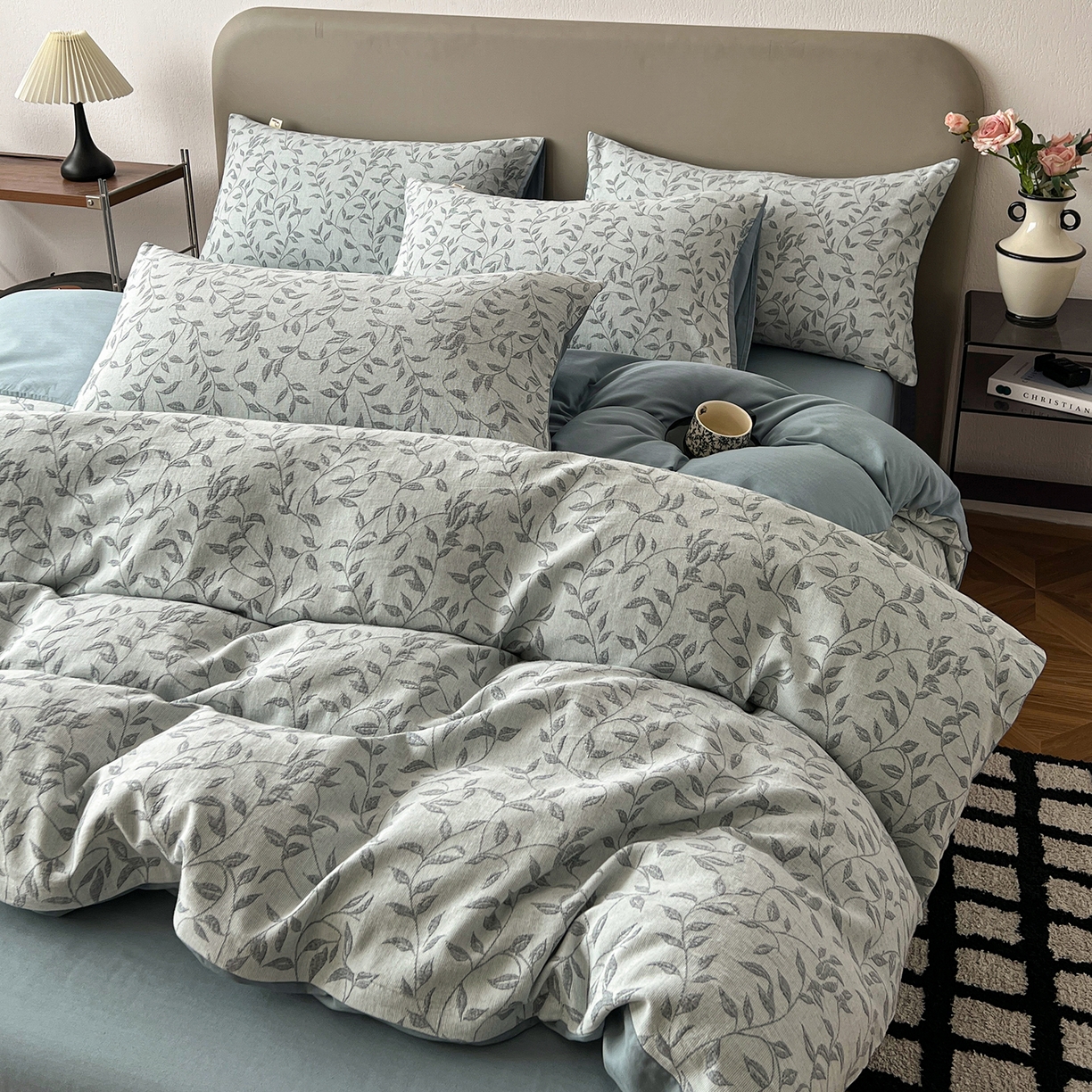 91家纺网 家纺一手货源 找家纺 锦彩家居 2026新款全棉色织三层大提花四件套-花漫辞系列（提供买家秀） 罗蔓-蓝