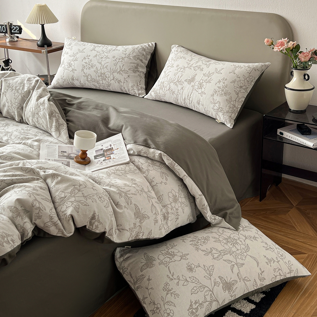 91家纺网 家纺一手货源 找家纺 锦彩家居 2026新款全棉色织三层大提花四件套-花漫辞系列（提供买家秀） 繁花-灰