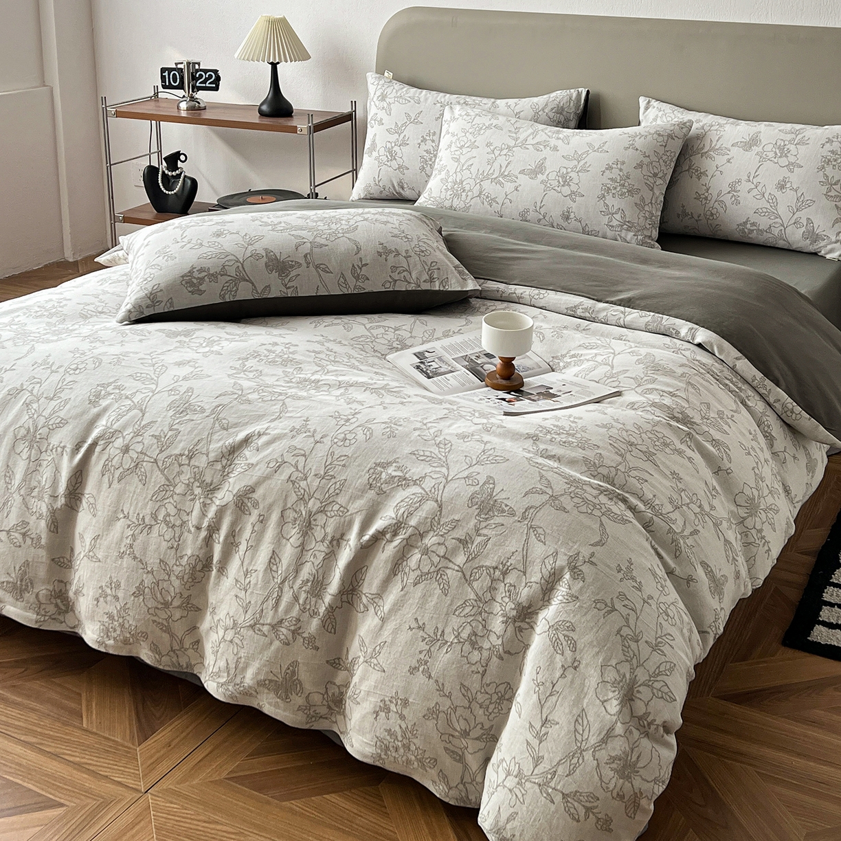 91家纺网 家纺一手货源 找家纺 锦彩家居 2026新款全棉色织三层大提花四件套-花漫辞系列（提供买家秀） 繁花-灰