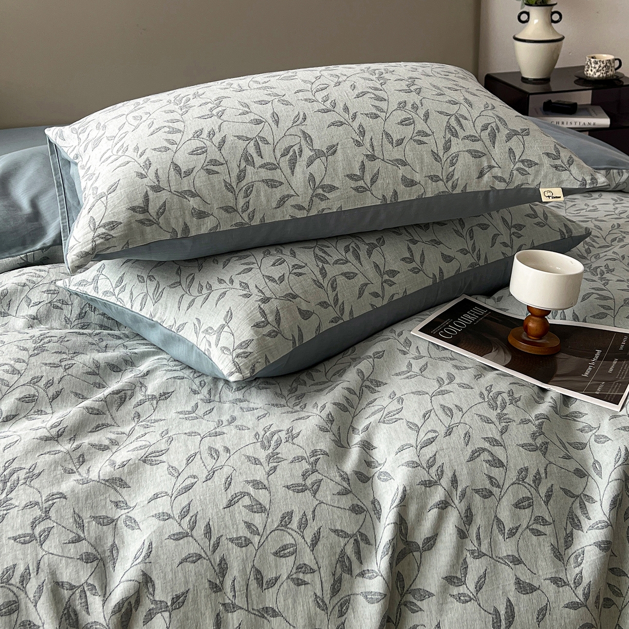 91家纺网 家纺一手货源 找家纺 锦彩家居 2026新款全棉色织三层大提花四件套-花漫辞系列（提供买家秀） 罗蔓-蓝