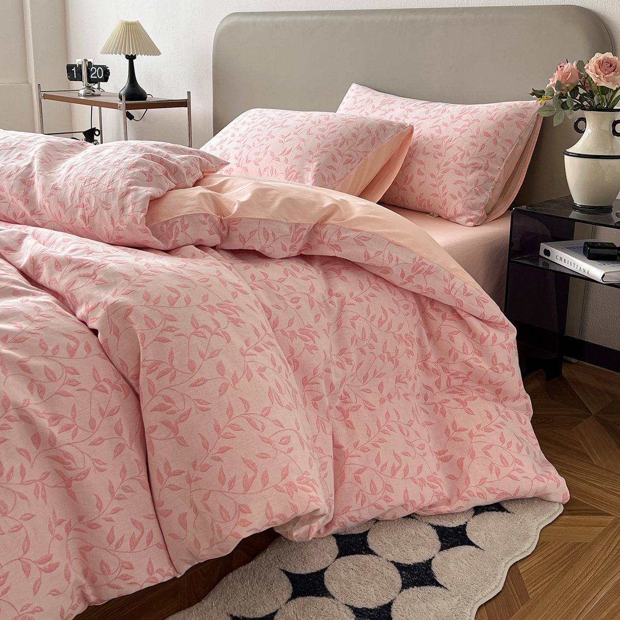 91家纺网 家纺一手货源 找家纺 锦彩家居 2026新款全棉色织三层大提花四件套-花漫辞系列（提供买家秀） 罗蔓-粉