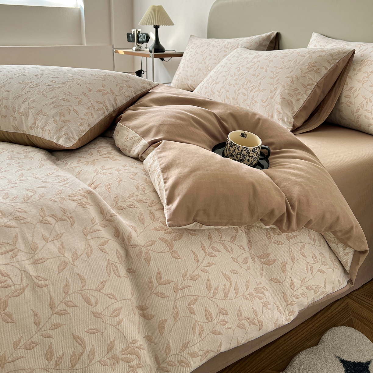 91家纺网 家纺一手货源 找家纺 锦彩家居 2026新款全棉色织三层大提花四件套-花漫辞系列（提供买家秀） 罗蔓-咖